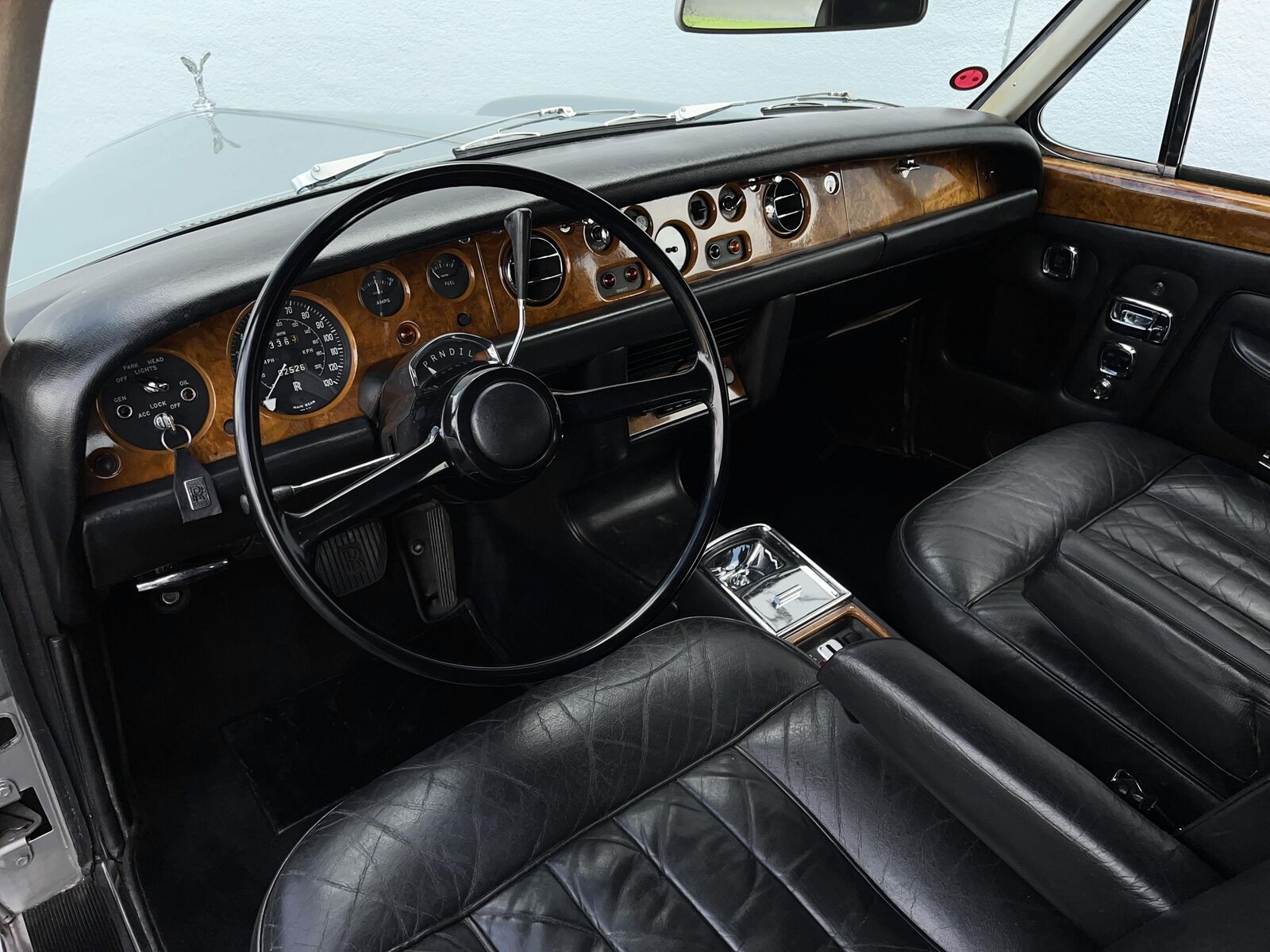 Rolls-Royce-Silver-Shadow-1970-2-door-coupe-19