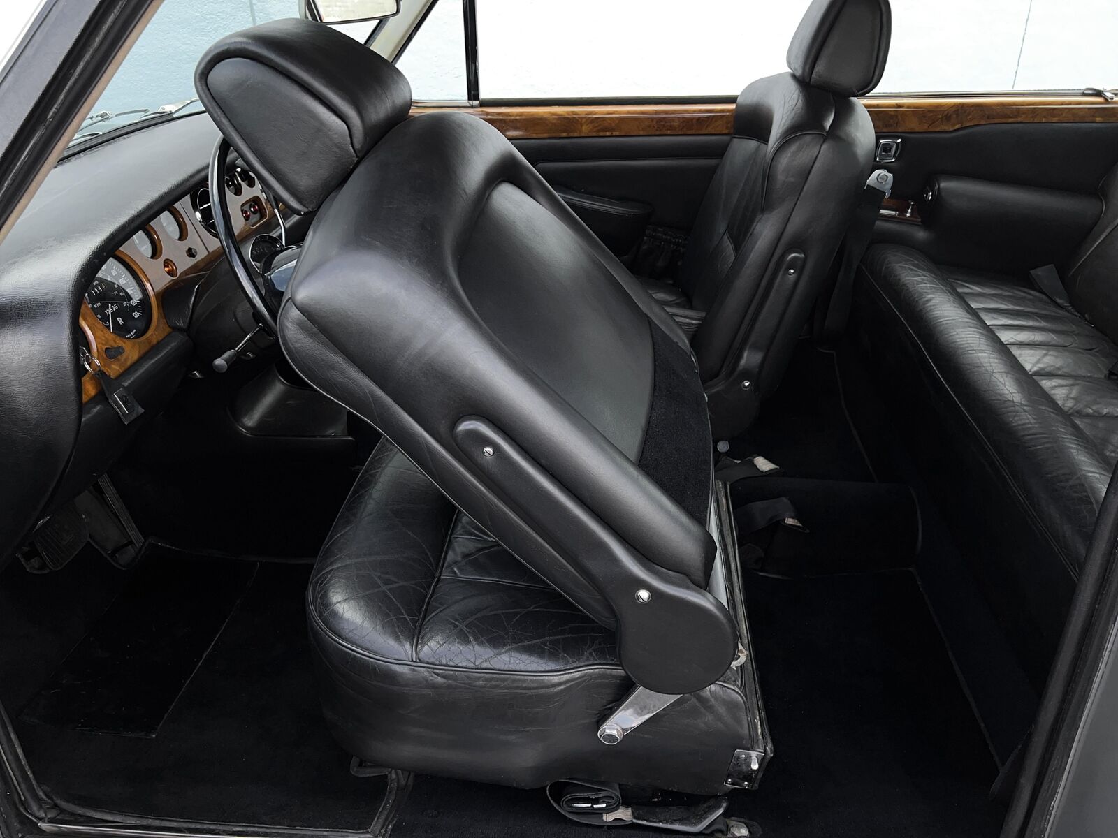 Rolls-Royce-Silver-Shadow-1970-2-door-coupe-21