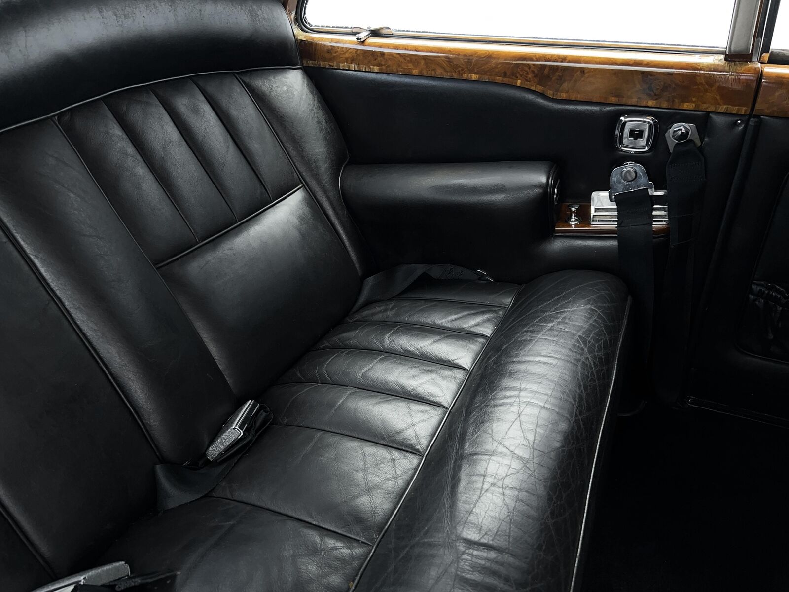 Rolls-Royce-Silver-Shadow-1970-2-door-coupe-23