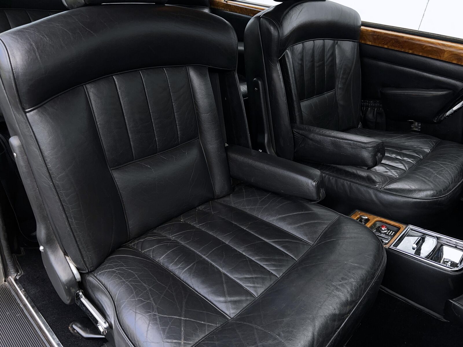 Rolls-Royce-Silver-Shadow-1970-2-door-coupe-24
