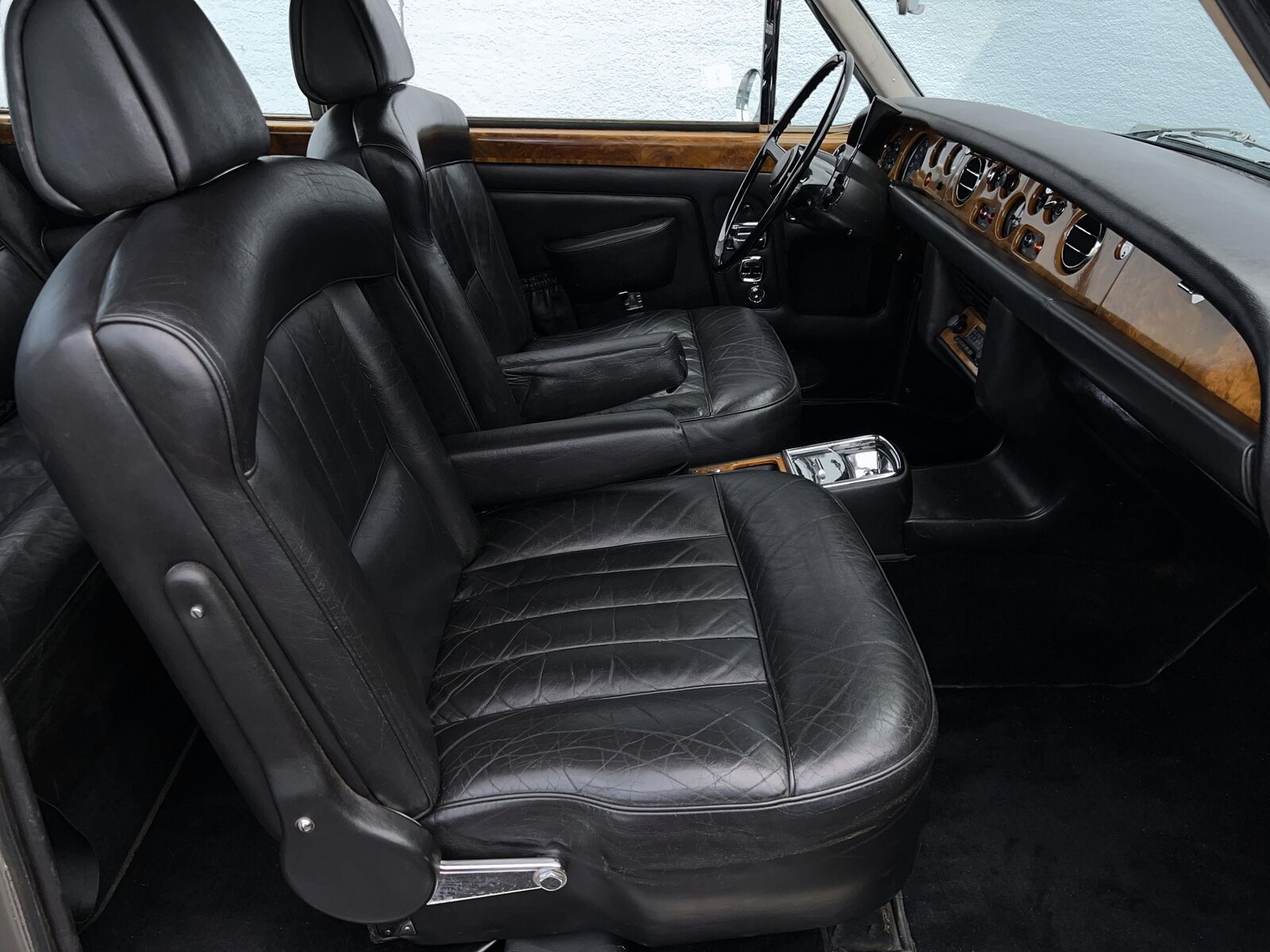 Rolls-Royce-Silver-Shadow-1970-2-door-coupe-25