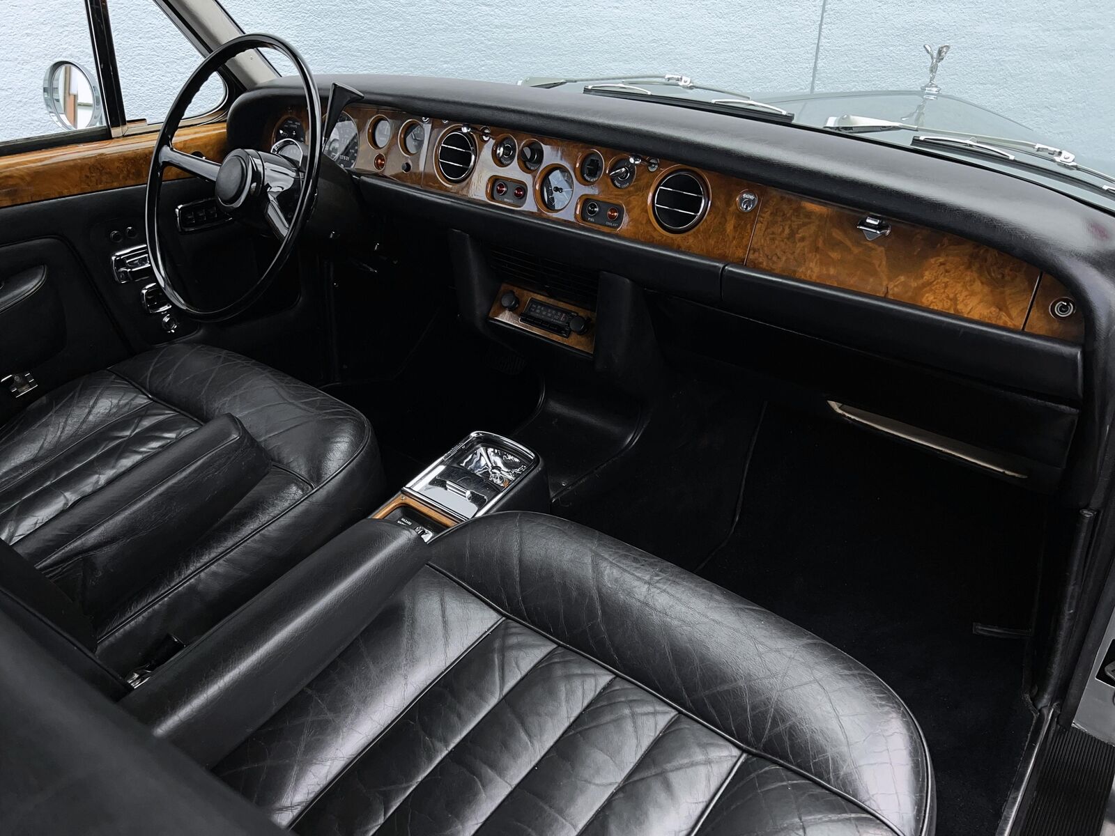 Rolls-Royce-Silver-Shadow-1970-2-door-coupe-26