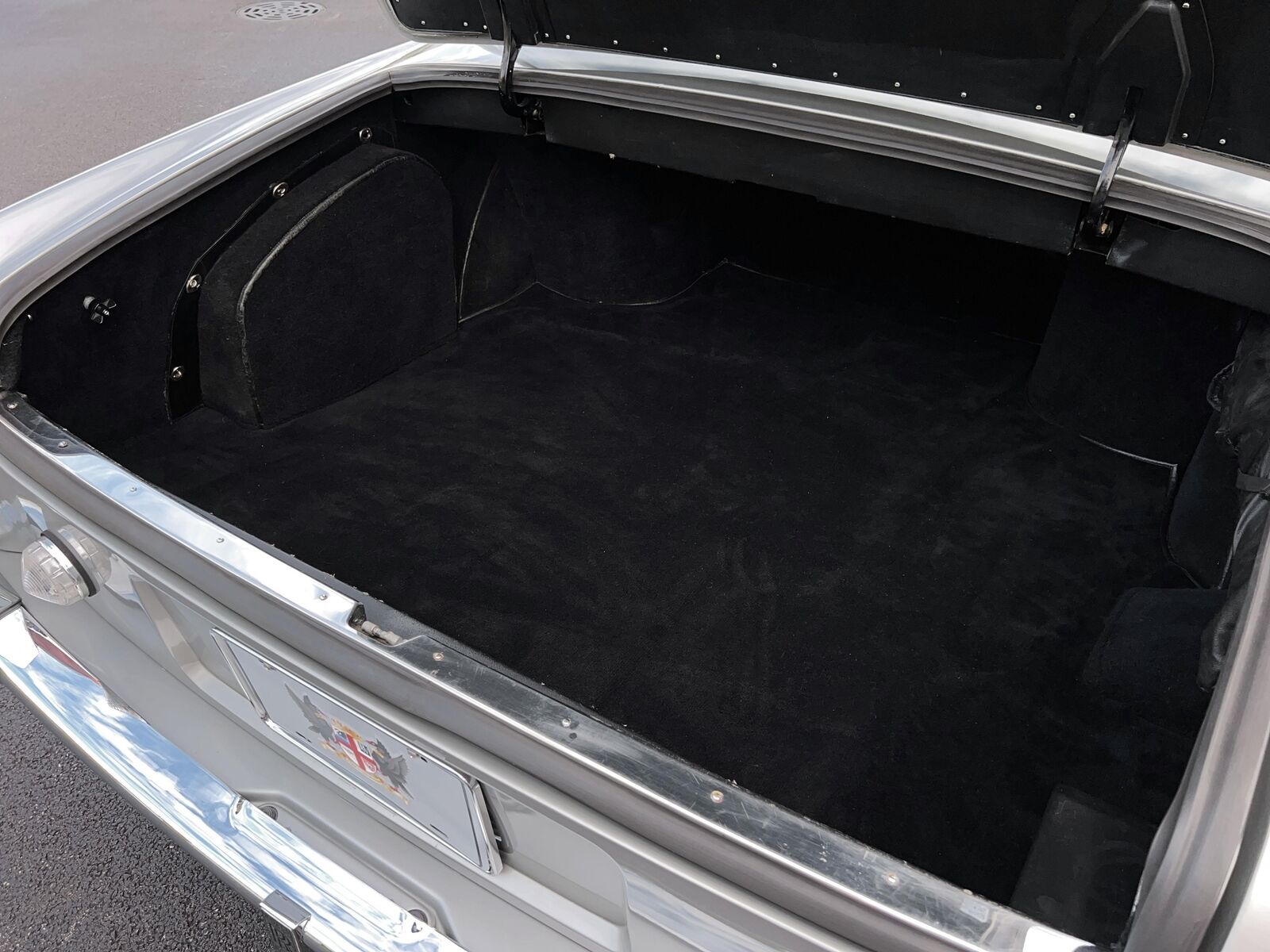 Rolls-Royce-Silver-Shadow-1970-2-door-coupe-30