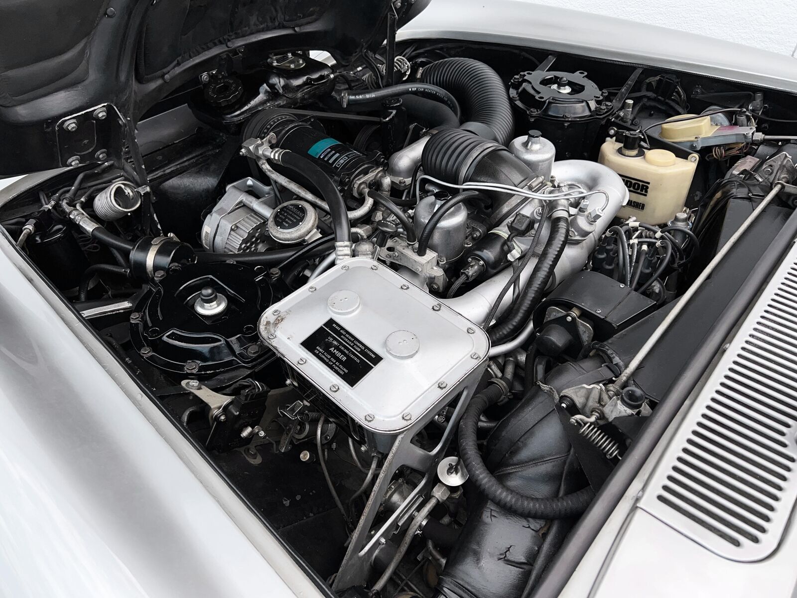 Rolls-Royce-Silver-Shadow-1970-2-door-coupe-31