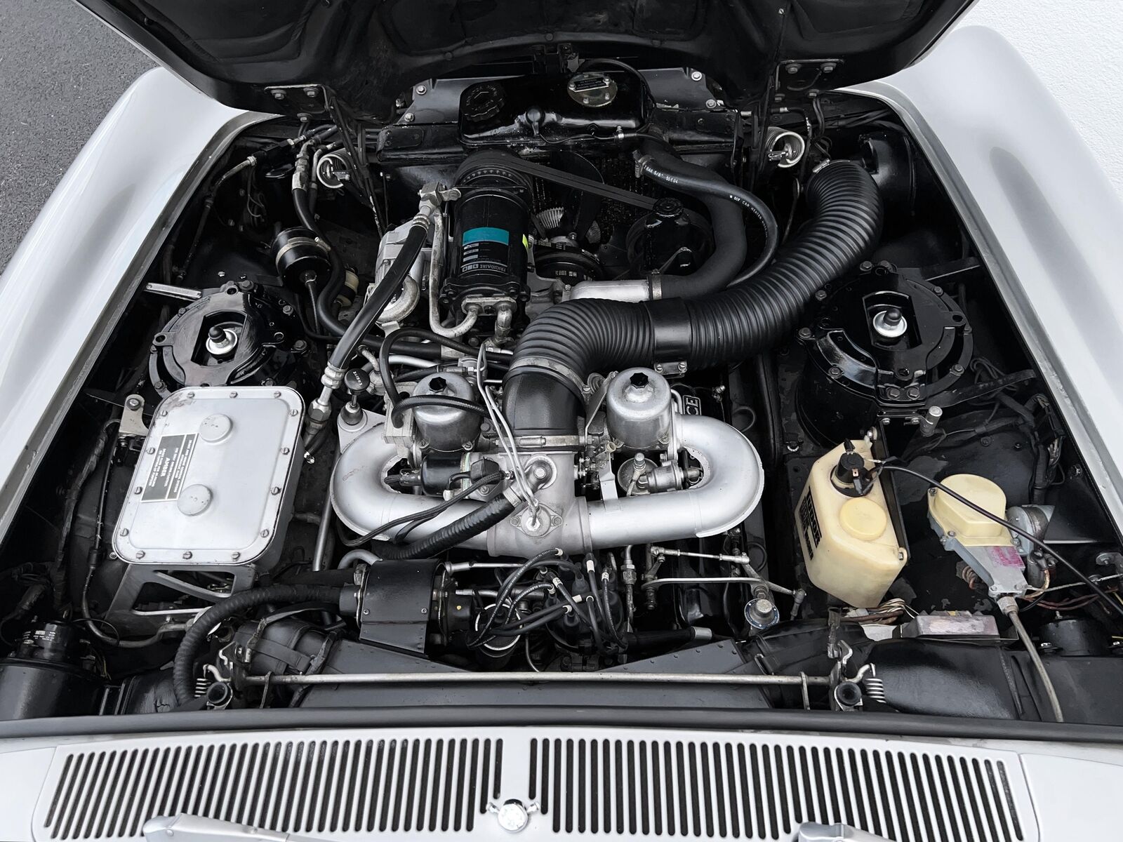 Rolls-Royce-Silver-Shadow-1970-2-door-coupe-32