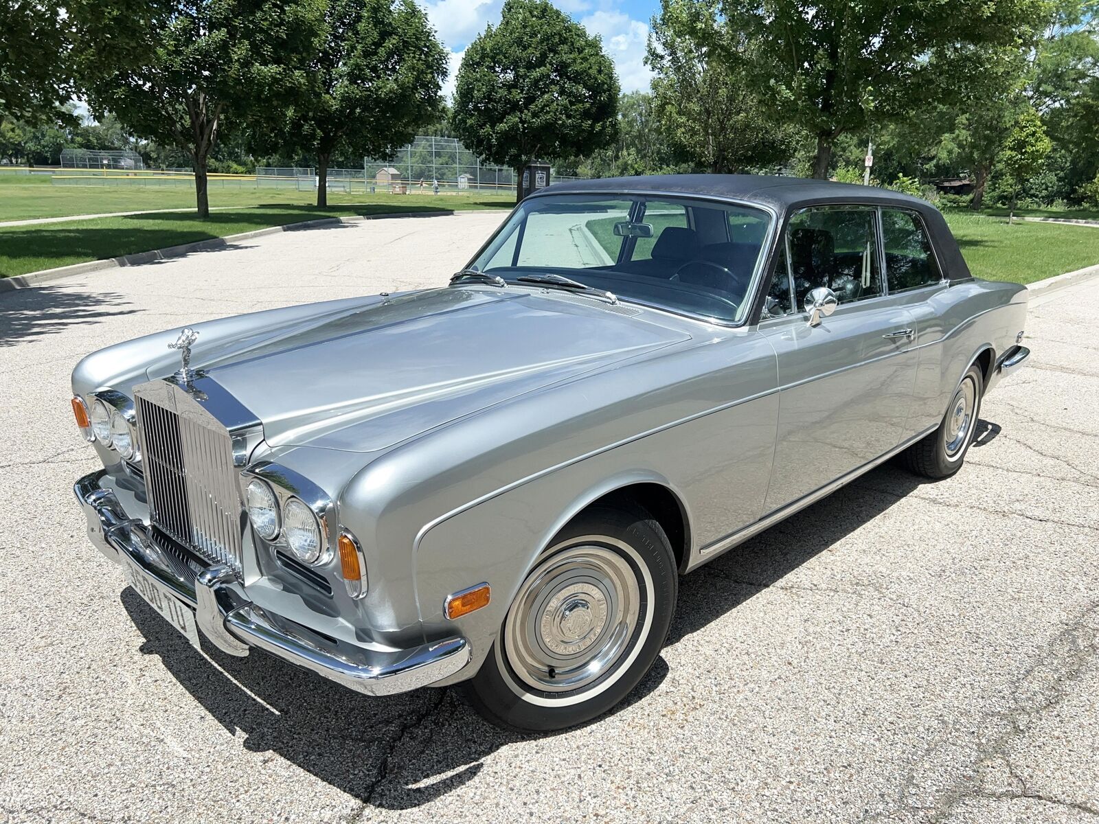 Rolls-Royce-Silver-Shadow-1970-2-door-coupe-34