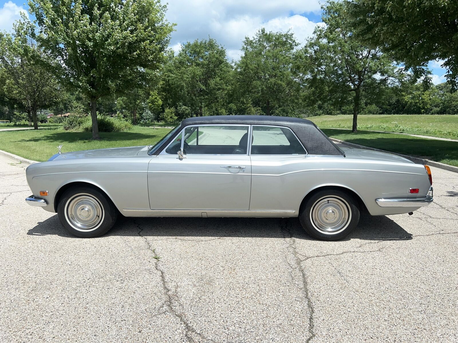 Rolls-Royce-Silver-Shadow-1970-2-door-coupe-8