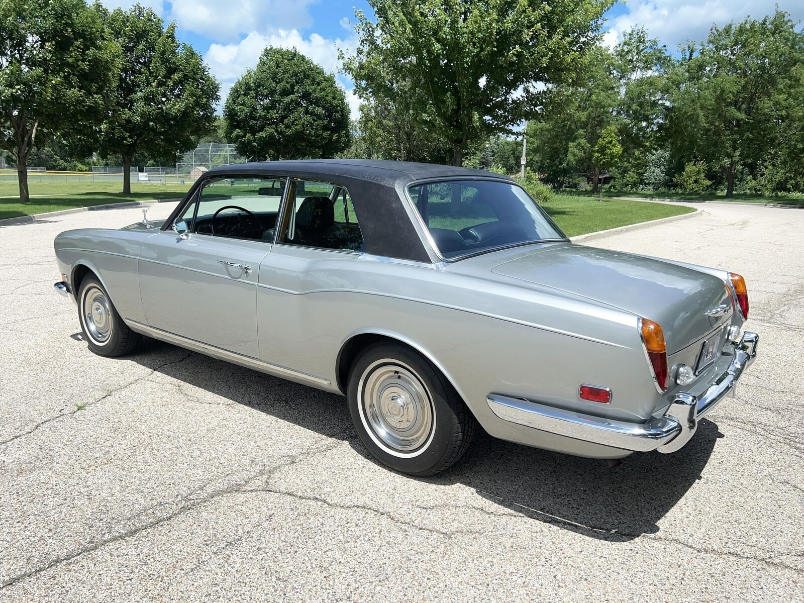 Rolls-Royce-Silver-Shadow-1970-2-door-coupe-9