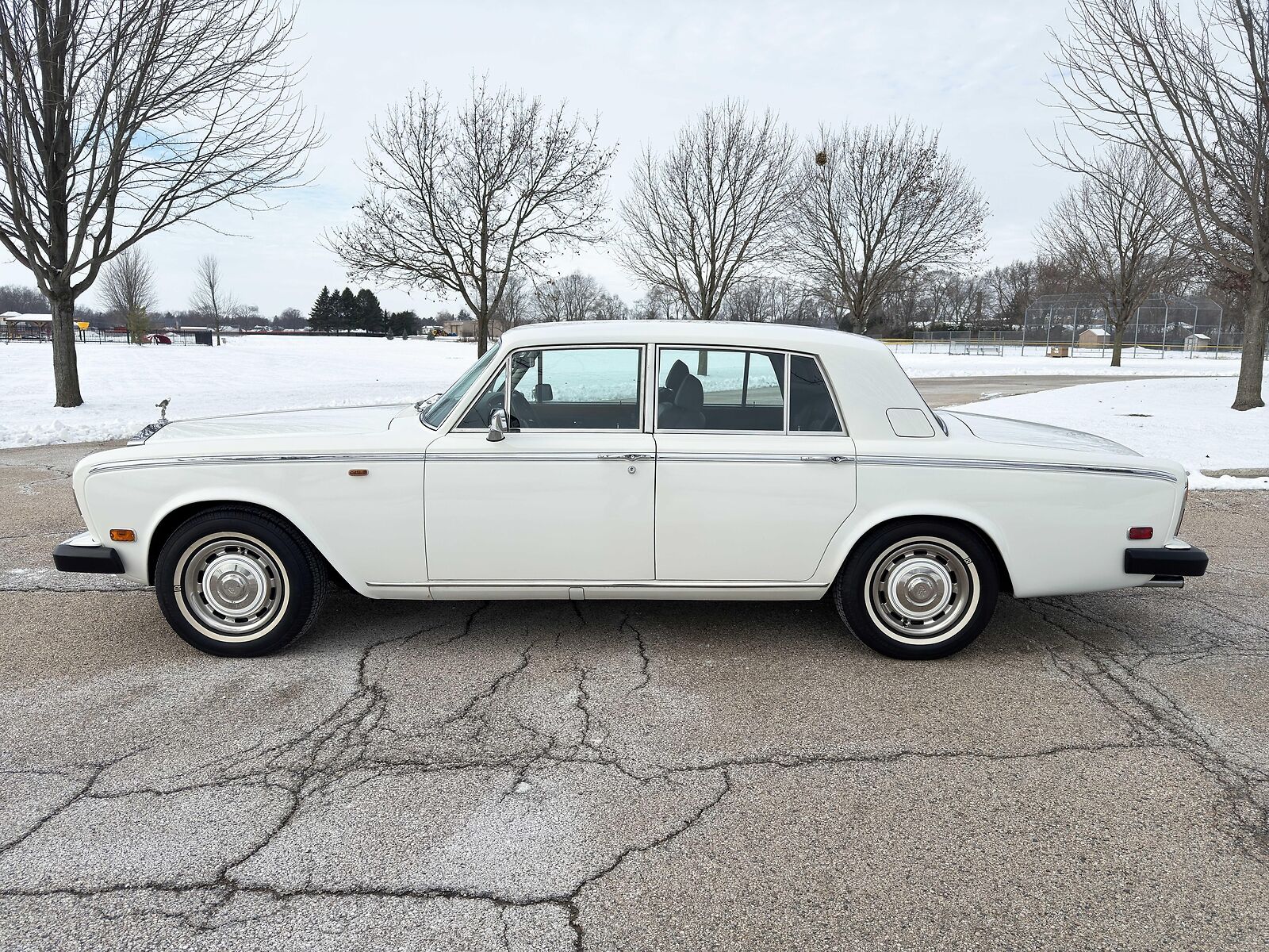 Rolls-Royce-Silver-Shadow-II-1979-Sedan-10