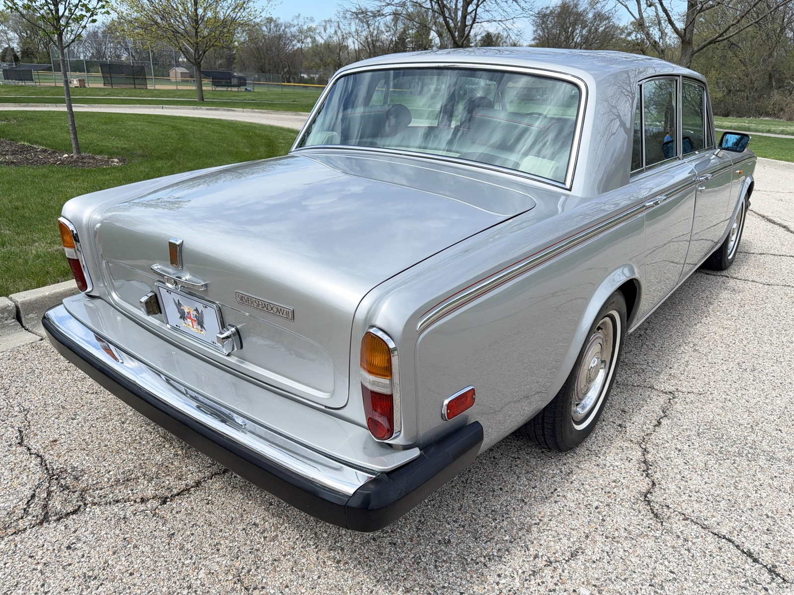 Rolls-Royce-Silver-Shadow-II-1979-Sedan-12