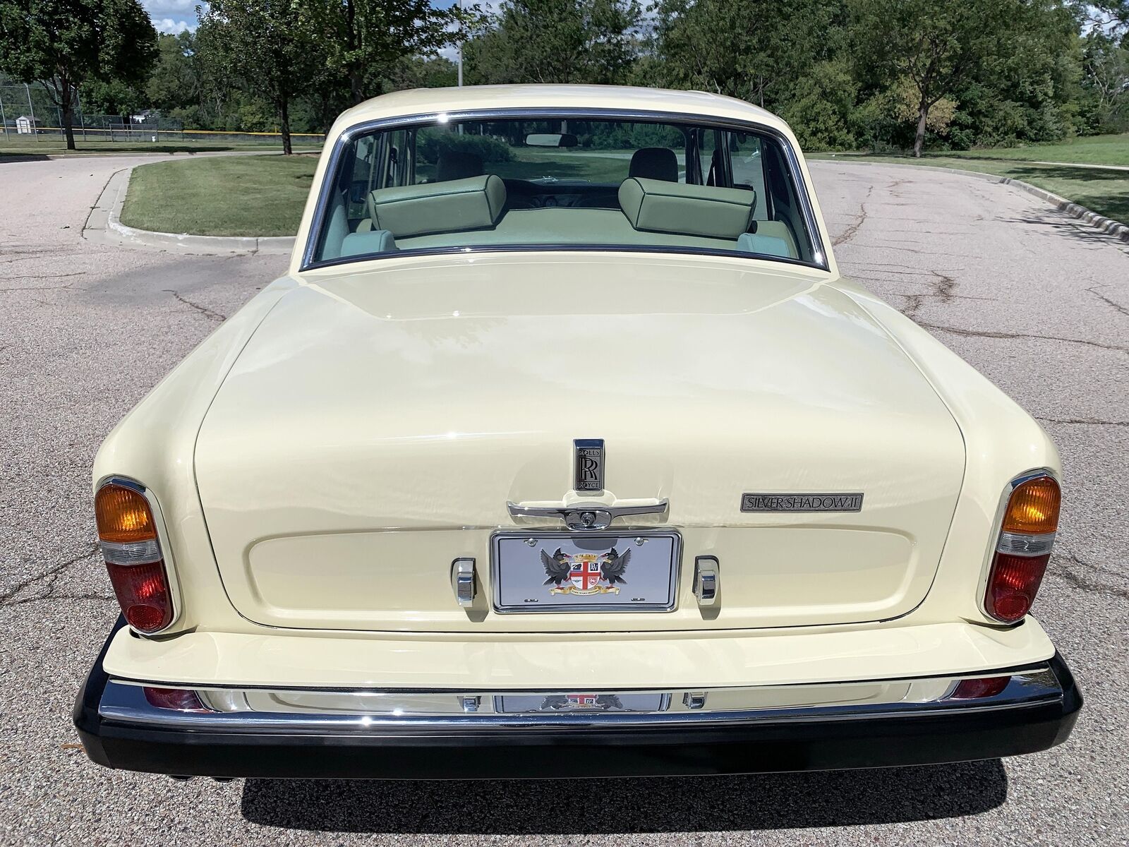 Rolls-Royce-Silver-Shadow-II-1979-Sedan-12