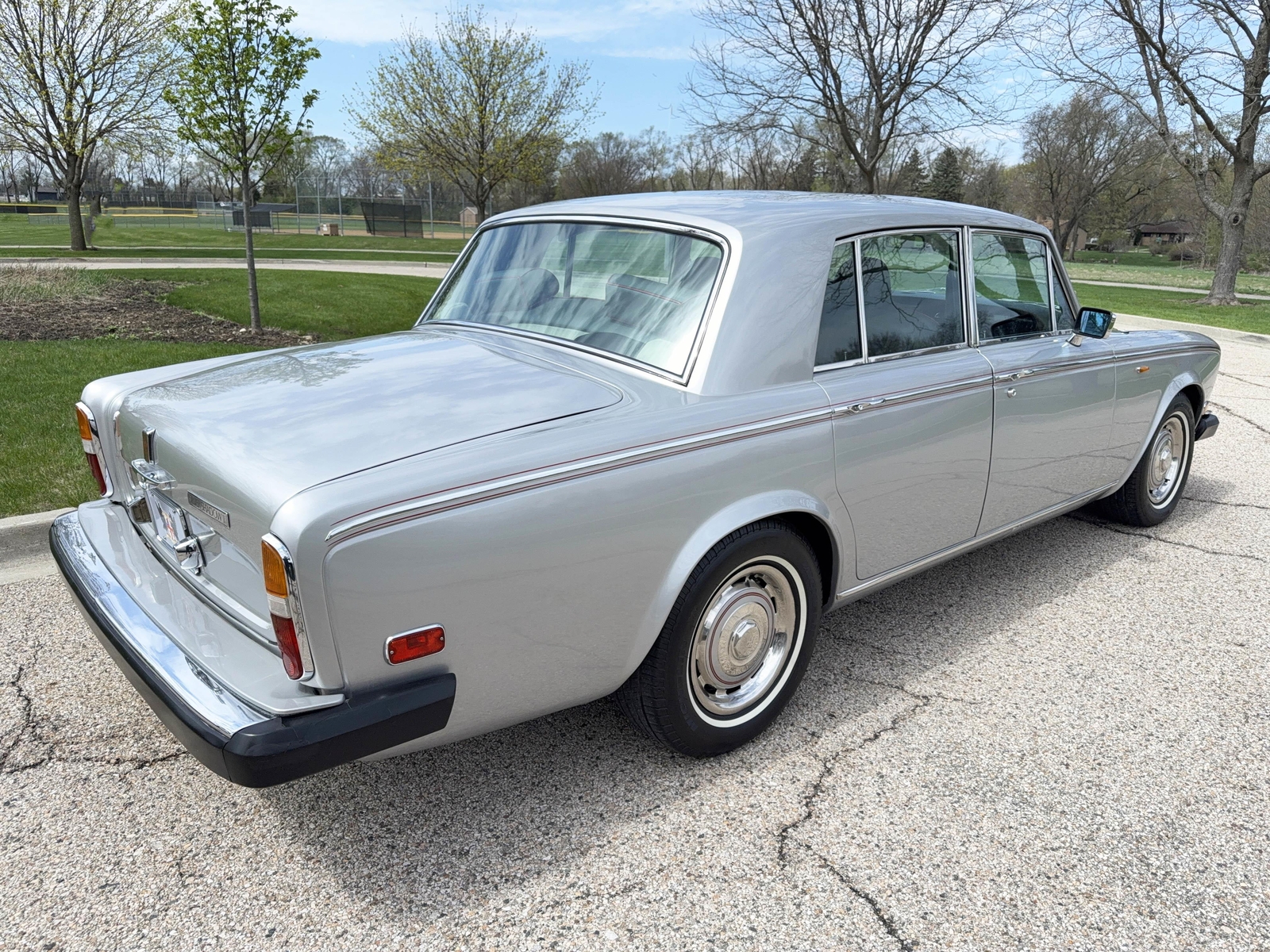 Rolls-Royce-Silver-Shadow-II-1979-Sedan-13