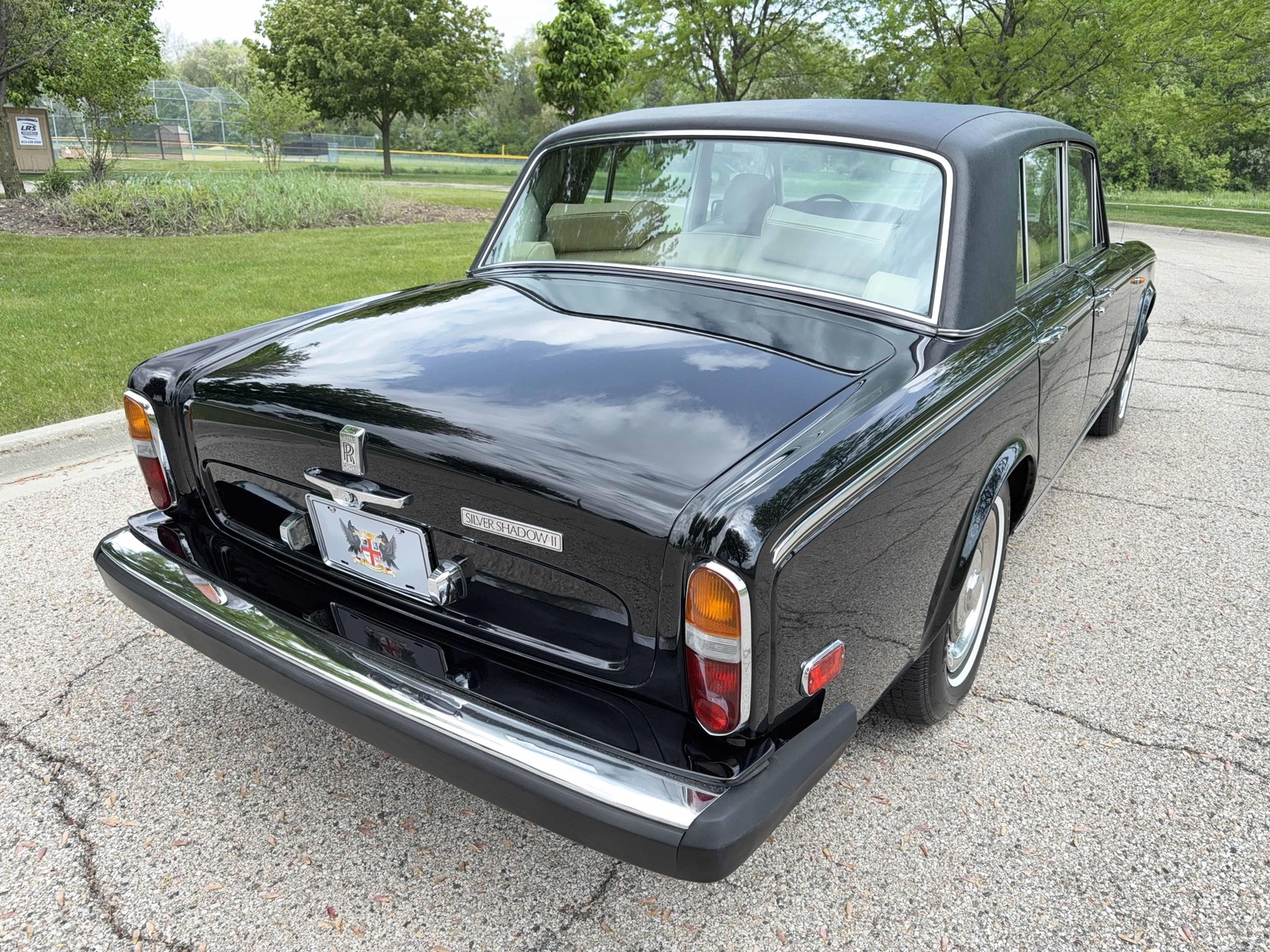 Rolls-Royce-Silver-Shadow-II-1979-Sedan-14