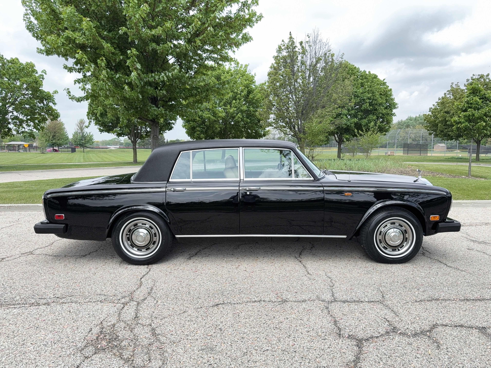 Rolls-Royce-Silver-Shadow-II-1979-Sedan-16