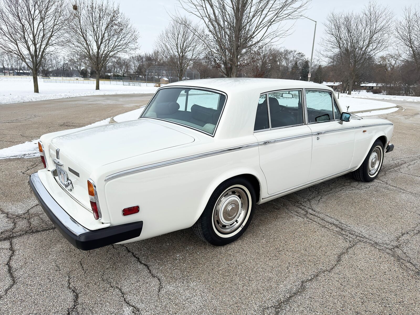 Rolls-Royce-Silver-Shadow-II-1979-Sedan-16