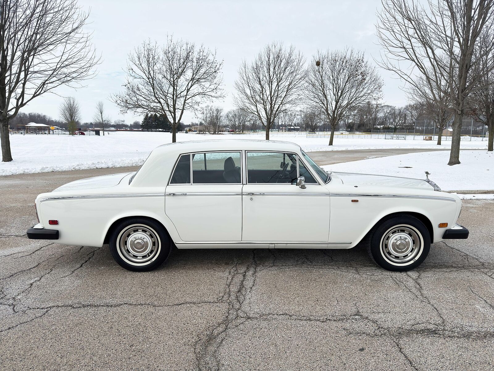Rolls-Royce-Silver-Shadow-II-1979-Sedan-17