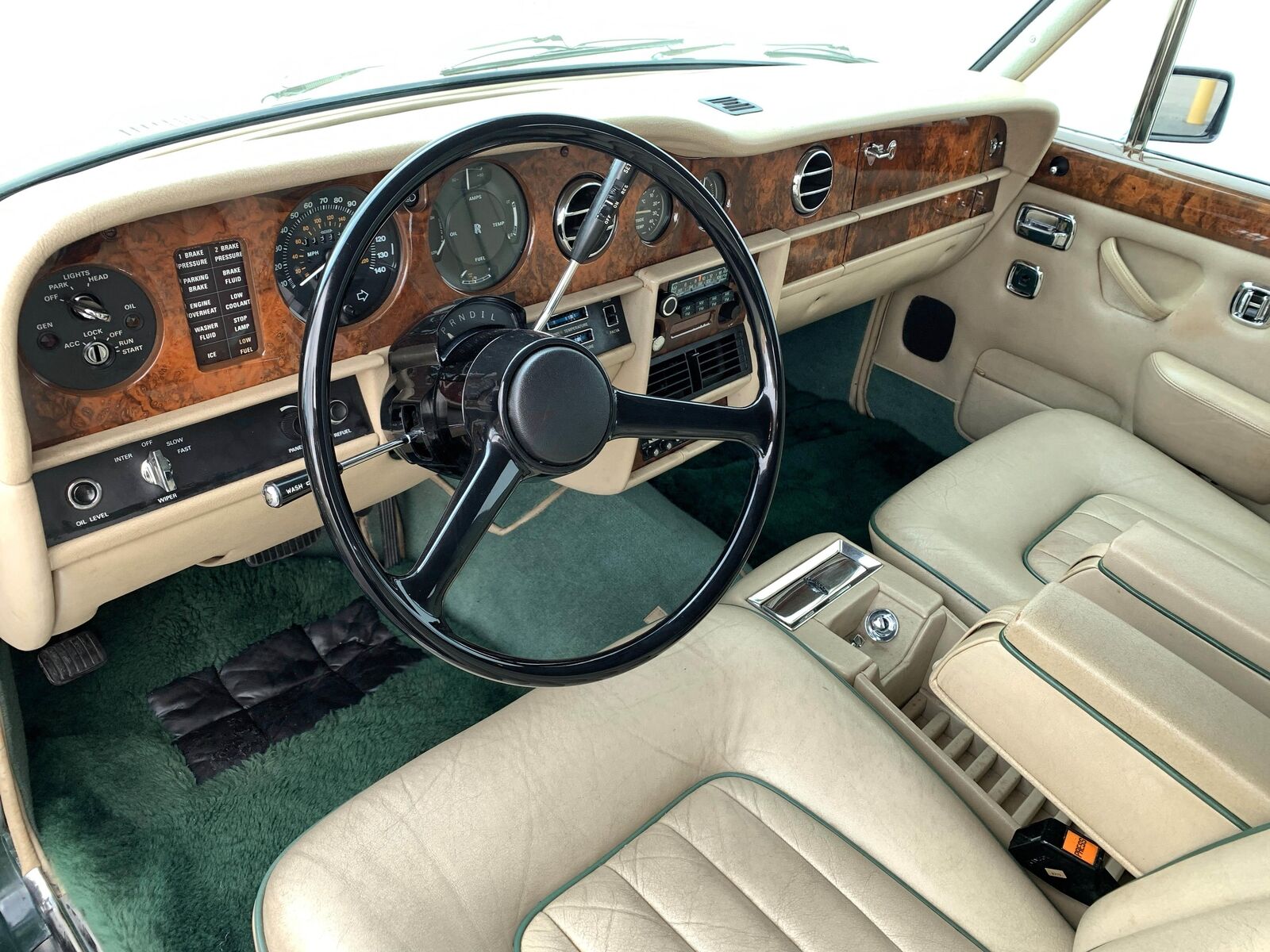 Rolls-Royce-Silver-Shadow-II-1979-Sedan-19