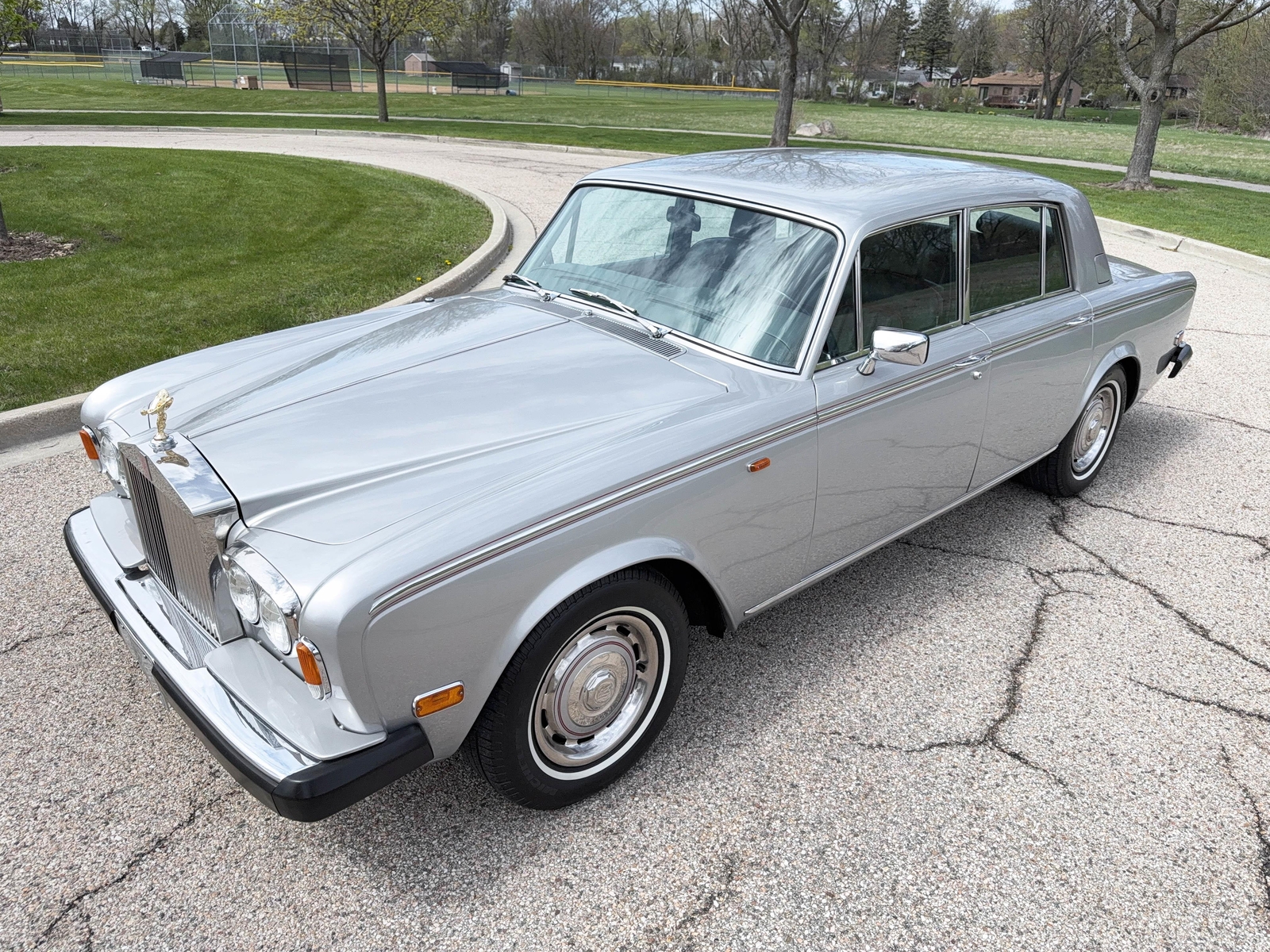 Rolls-Royce-Silver-Shadow-II-1979-Sedan-2
