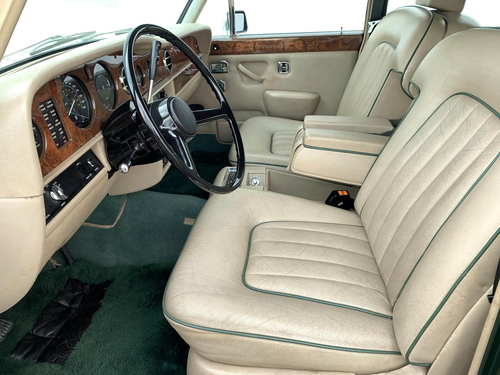 Rolls-Royce-Silver-Shadow-II-1979-Sedan-20
