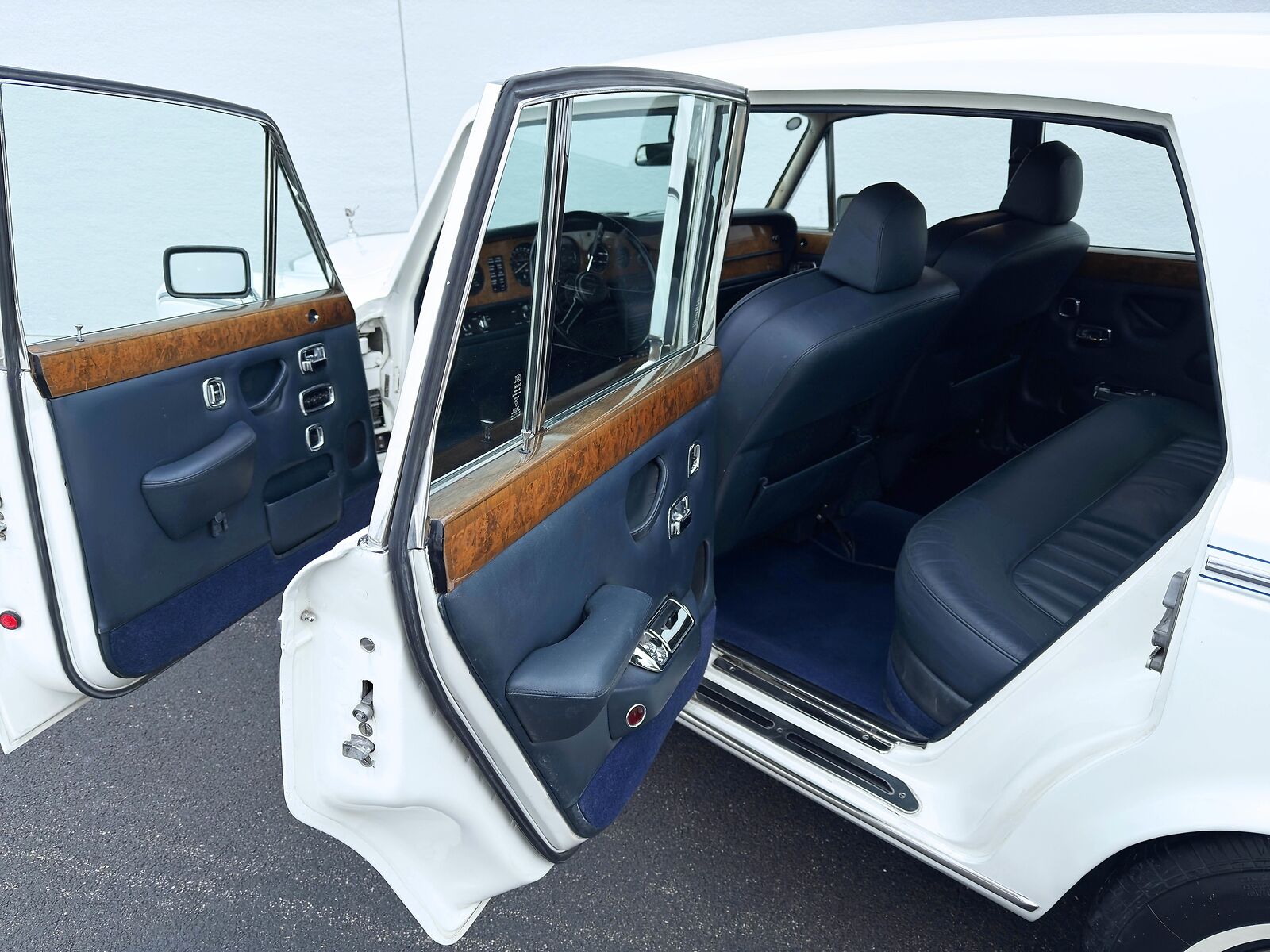 Rolls-Royce-Silver-Shadow-II-1979-Sedan-20