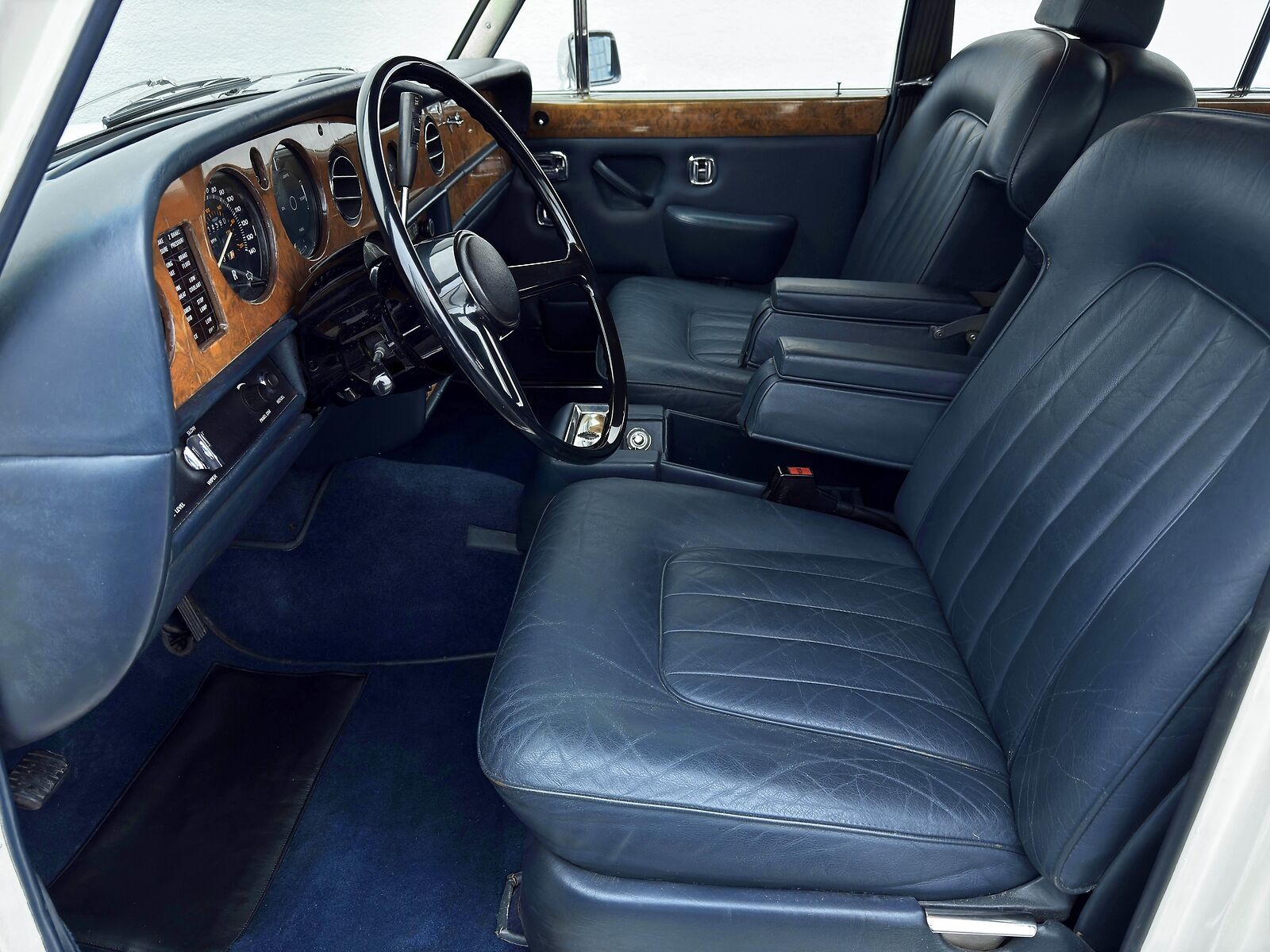 Rolls-Royce-Silver-Shadow-II-1979-Sedan-22