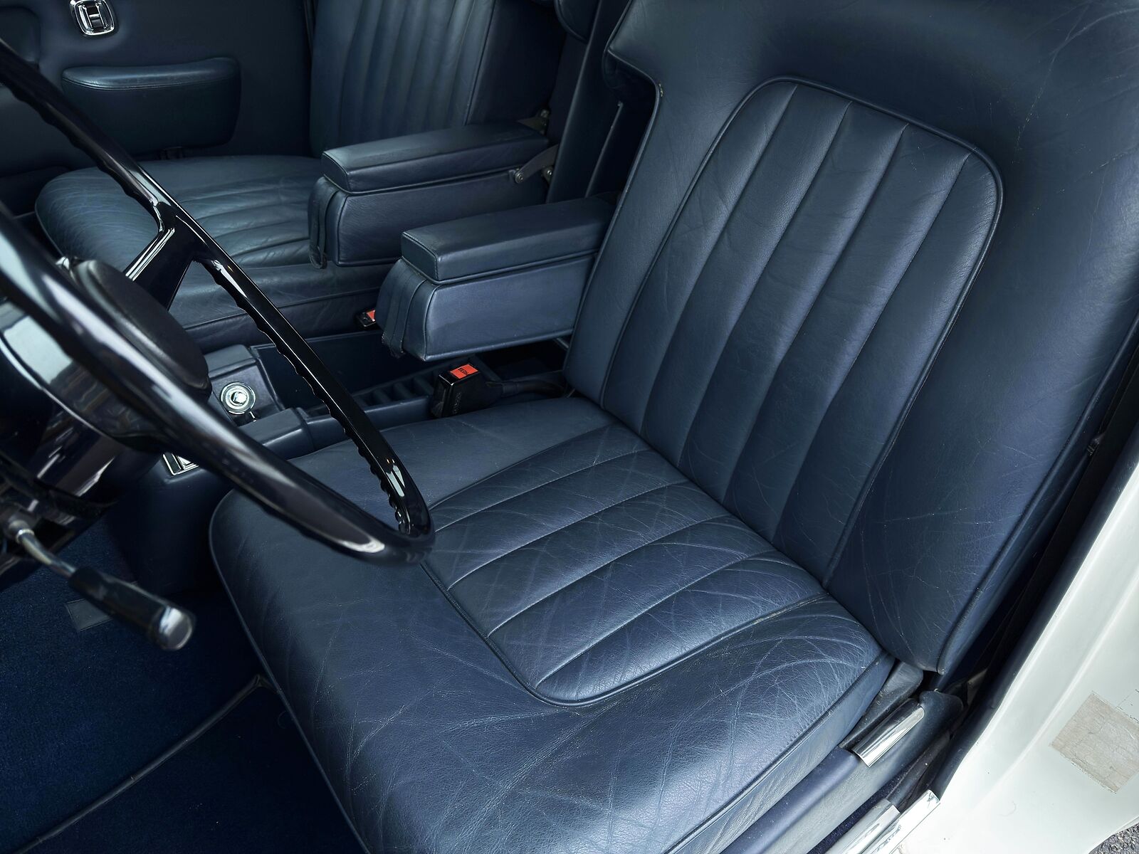 Rolls-Royce-Silver-Shadow-II-1979-Sedan-23