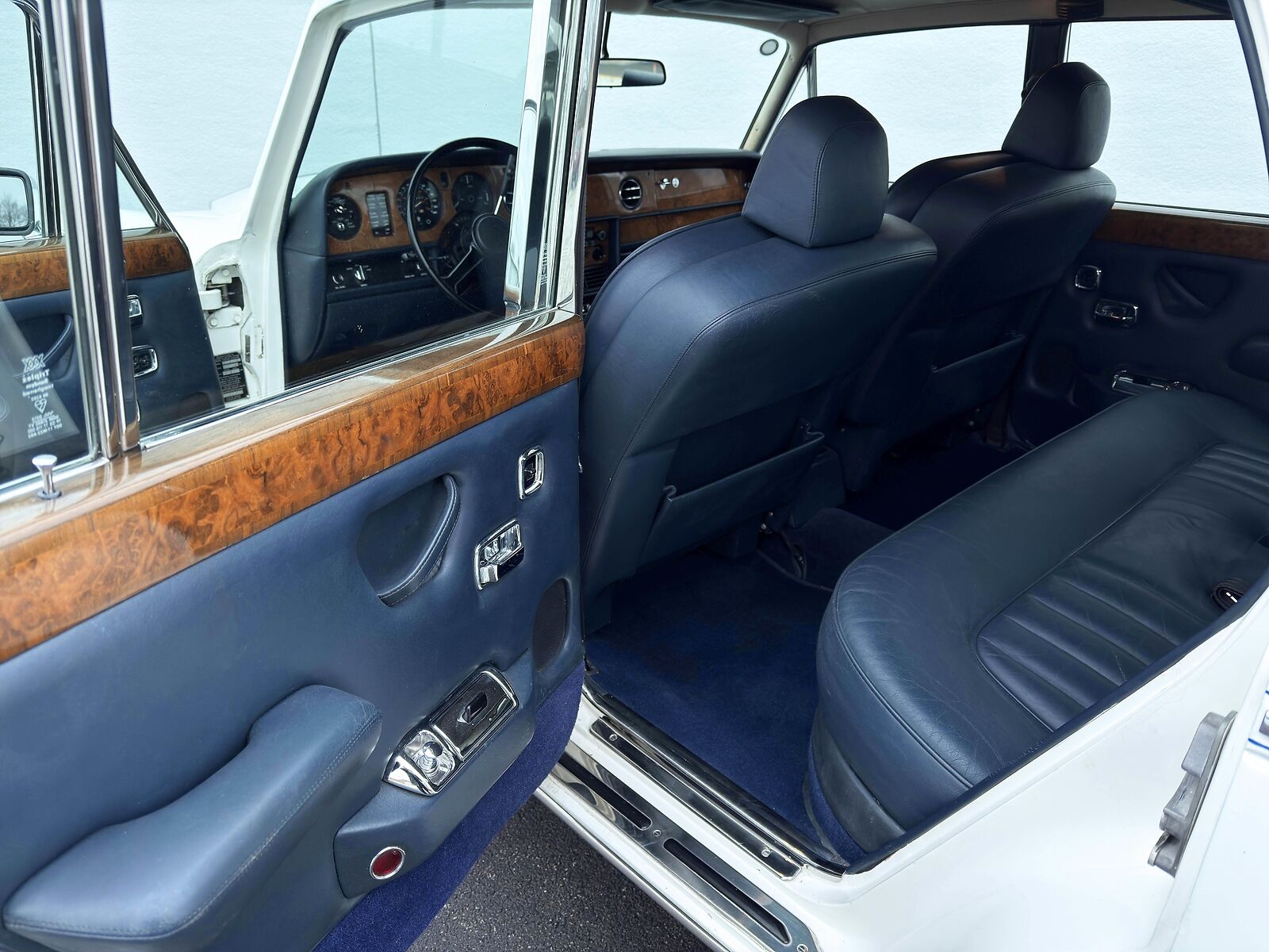 Rolls-Royce-Silver-Shadow-II-1979-Sedan-24