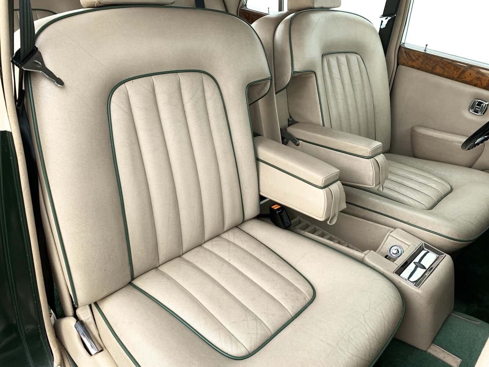 Rolls-Royce-Silver-Shadow-II-1979-Sedan-27
