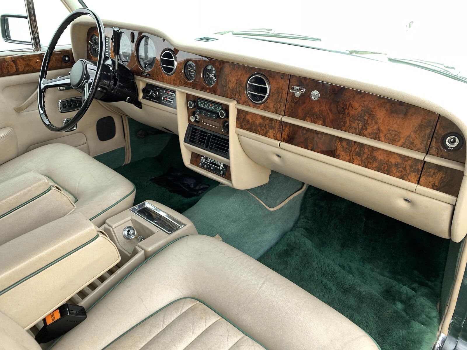 Rolls-Royce-Silver-Shadow-II-1979-Sedan-29