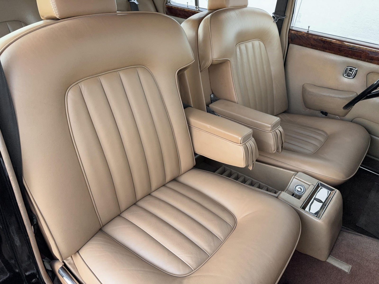 Rolls-Royce-Silver-Shadow-II-1979-Sedan-29