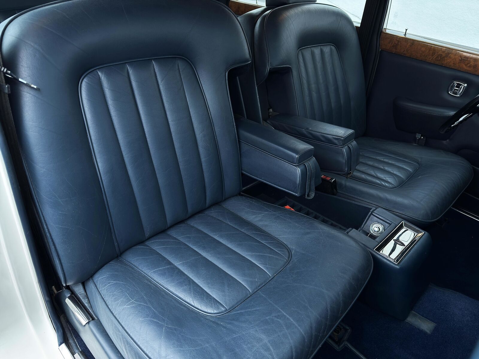 Rolls-Royce-Silver-Shadow-II-1979-Sedan-29