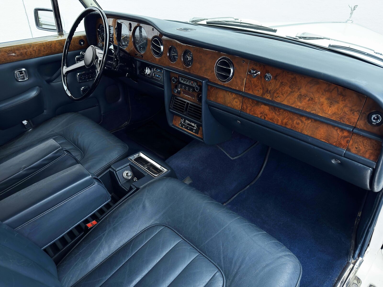 Rolls-Royce-Silver-Shadow-II-1979-Sedan-31