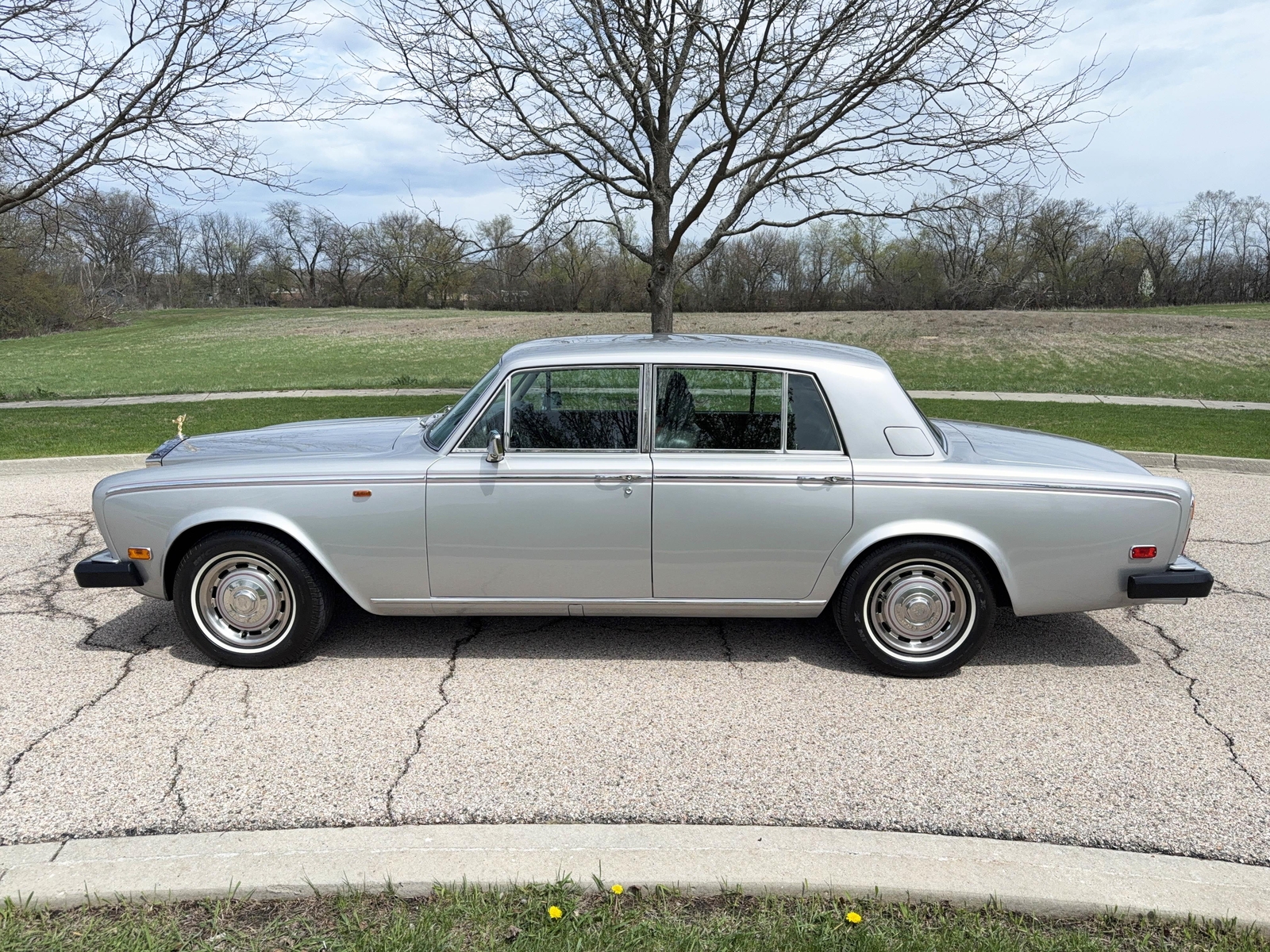 Rolls-Royce-Silver-Shadow-II-1979-Sedan-8