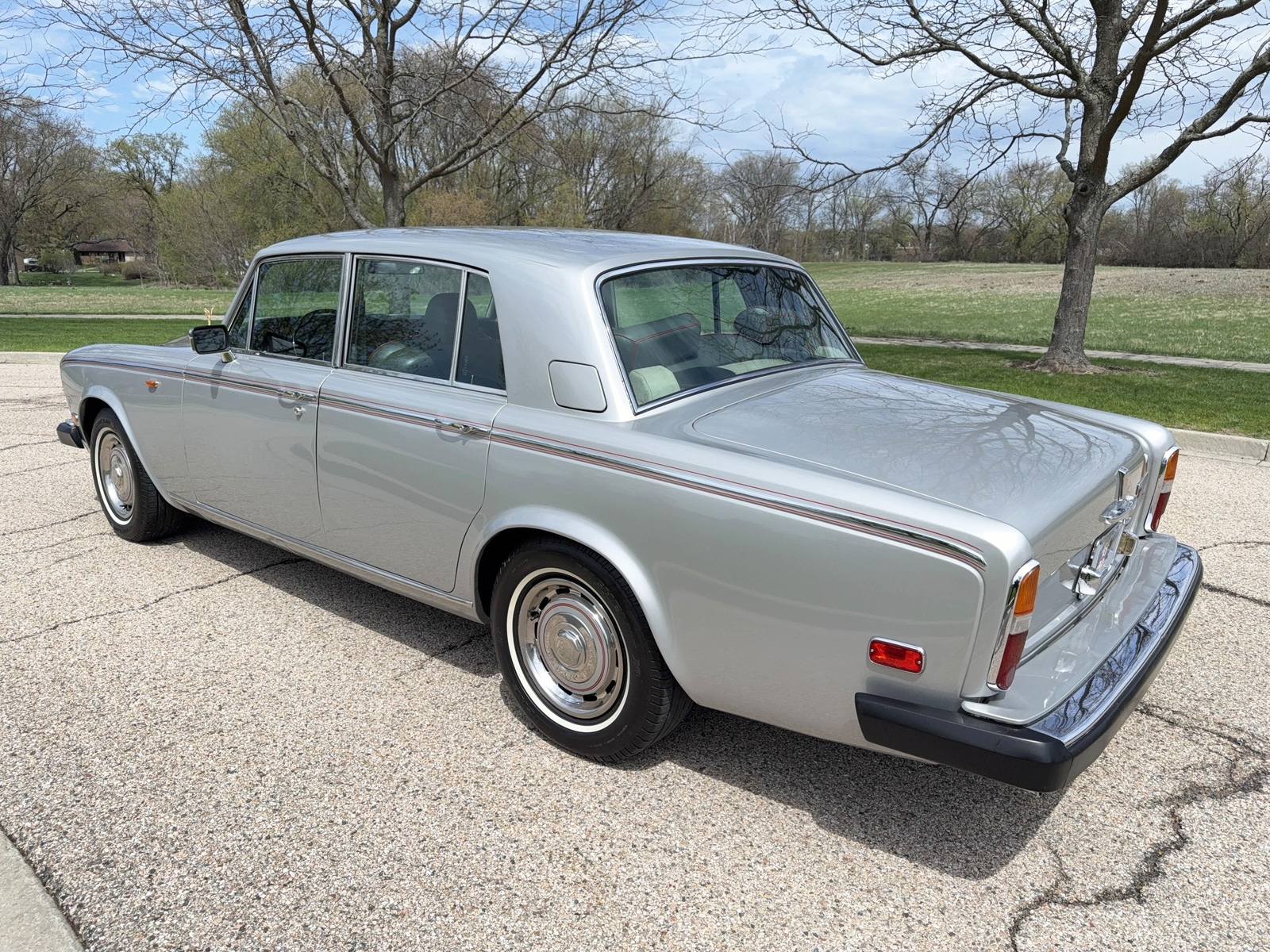 Rolls-Royce-Silver-Shadow-II-1979-Sedan-9