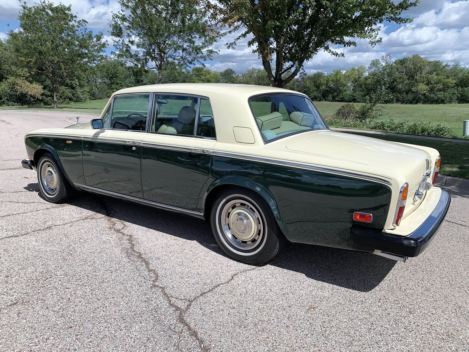 Rolls-Royce-Silver-Shadow-II-1979-Sedan-9