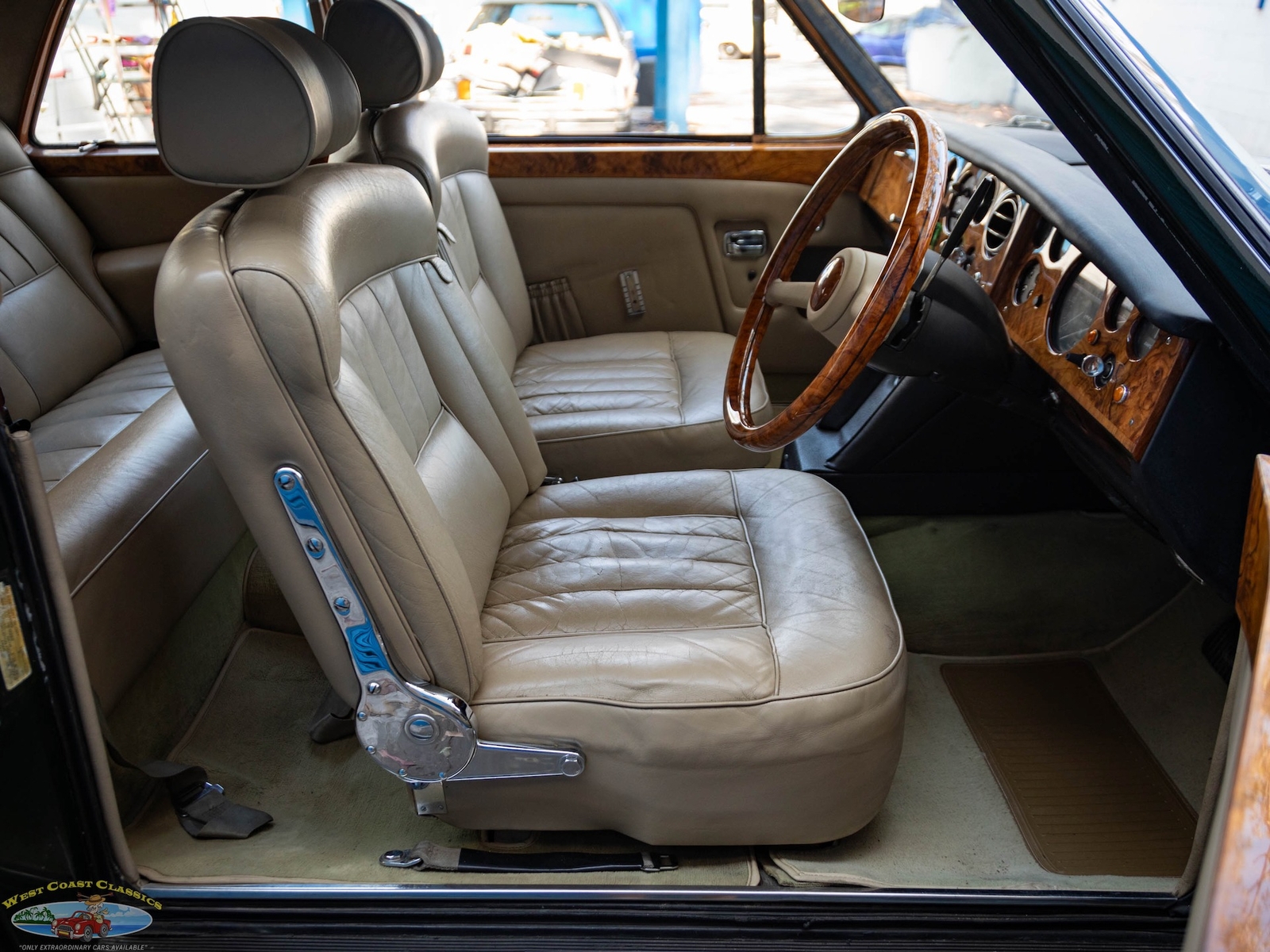 Rolls-Royce-Silver-Shadow-Mulliner-Park-Ward-1969-2-Door-Coupe-30