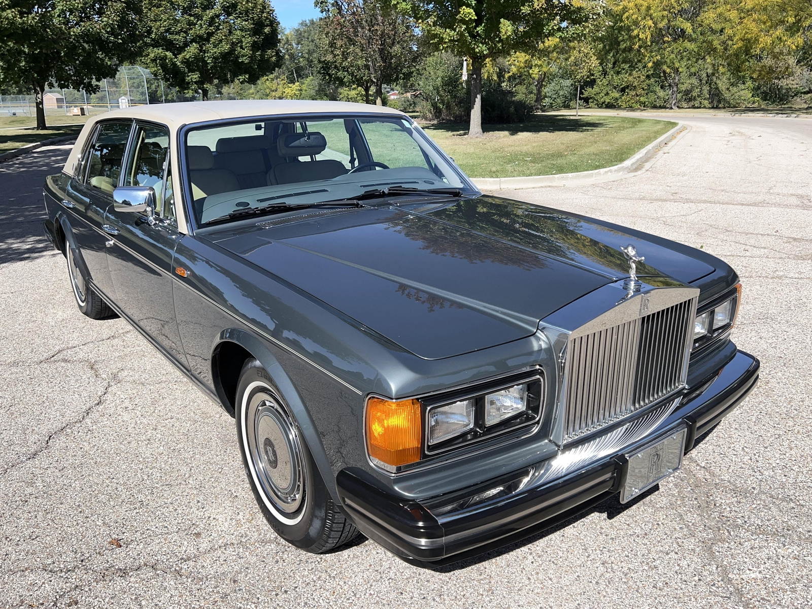 Rolls-Royce-Silver-SpiritSpurDawn-1990-Sedan-1