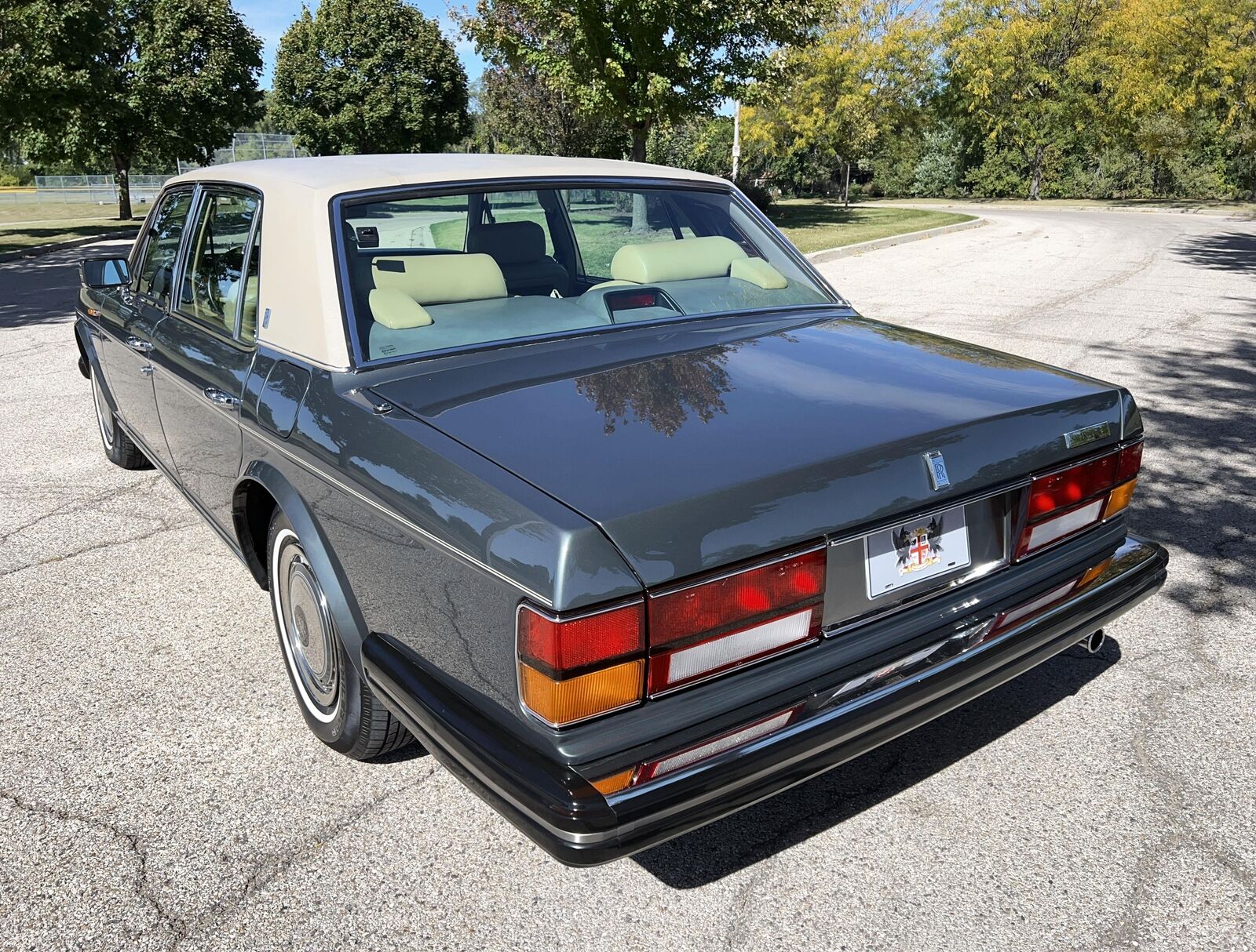 Rolls-Royce-Silver-SpiritSpurDawn-1990-Sedan-10