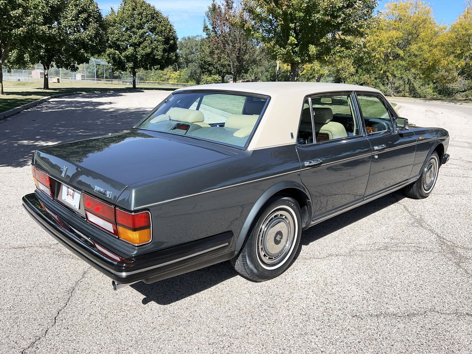 Rolls-Royce-Silver-SpiritSpurDawn-1990-Sedan-13