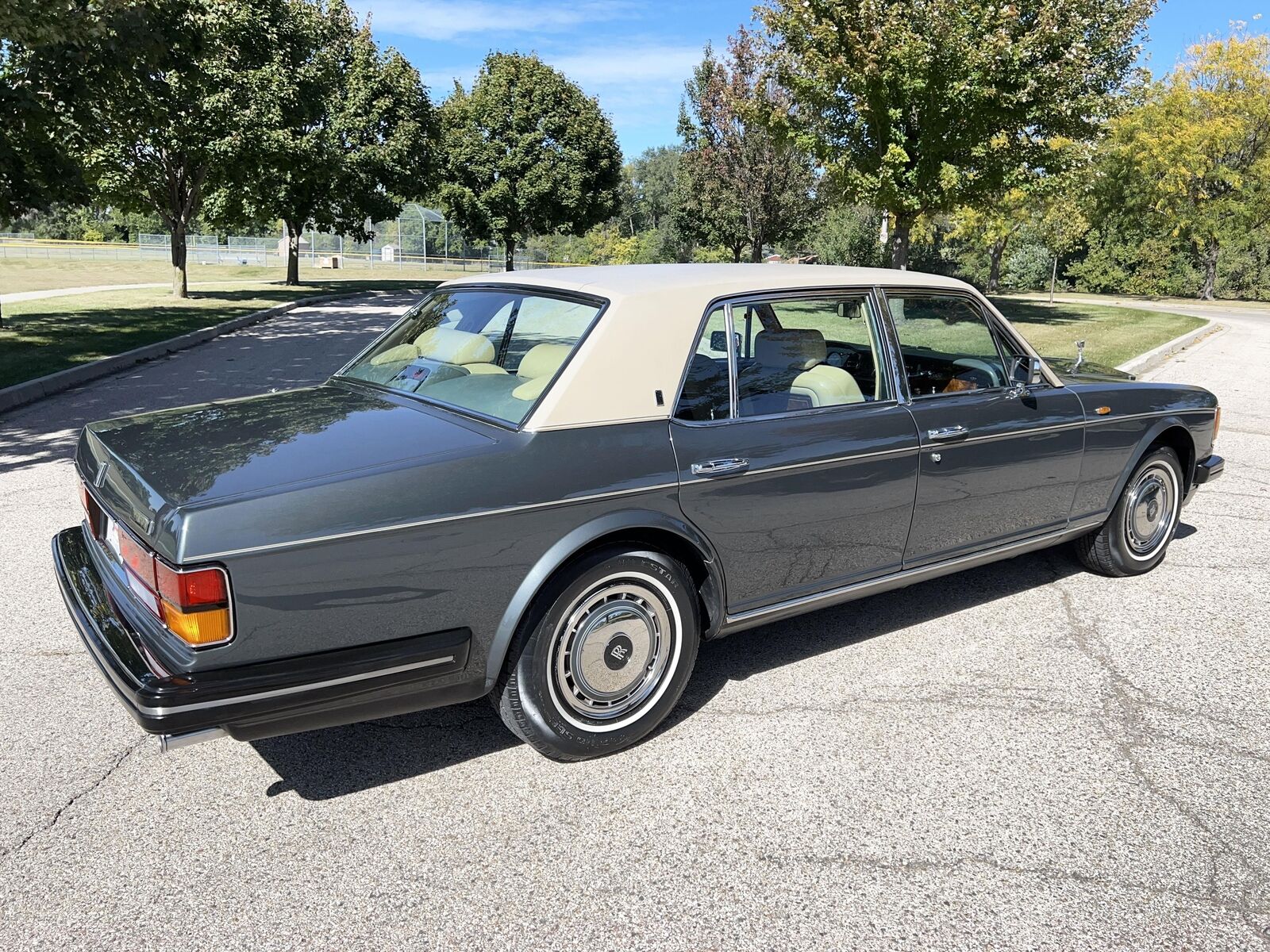 Rolls-Royce-Silver-SpiritSpurDawn-1990-Sedan-14