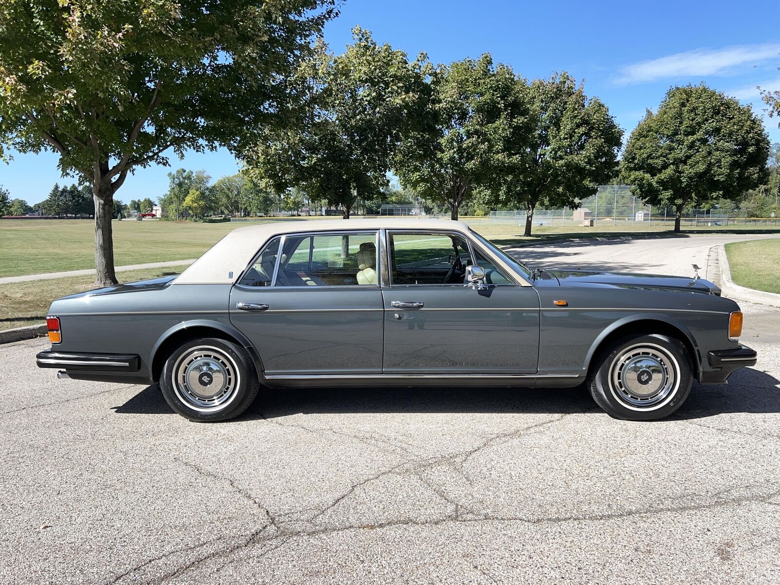 Rolls-Royce-Silver-SpiritSpurDawn-1990-Sedan-15