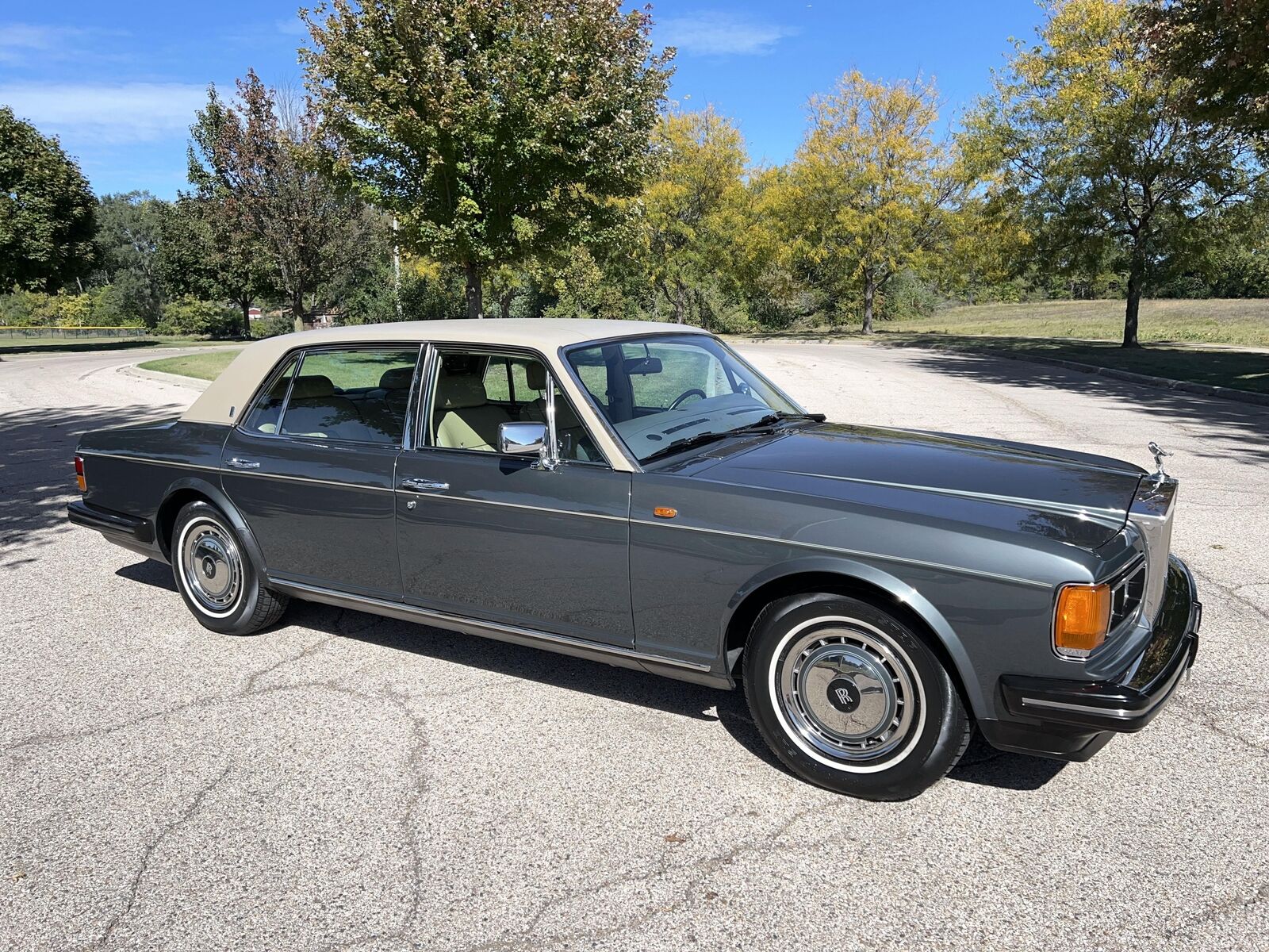 Rolls-Royce-Silver-SpiritSpurDawn-1990-Sedan-16
