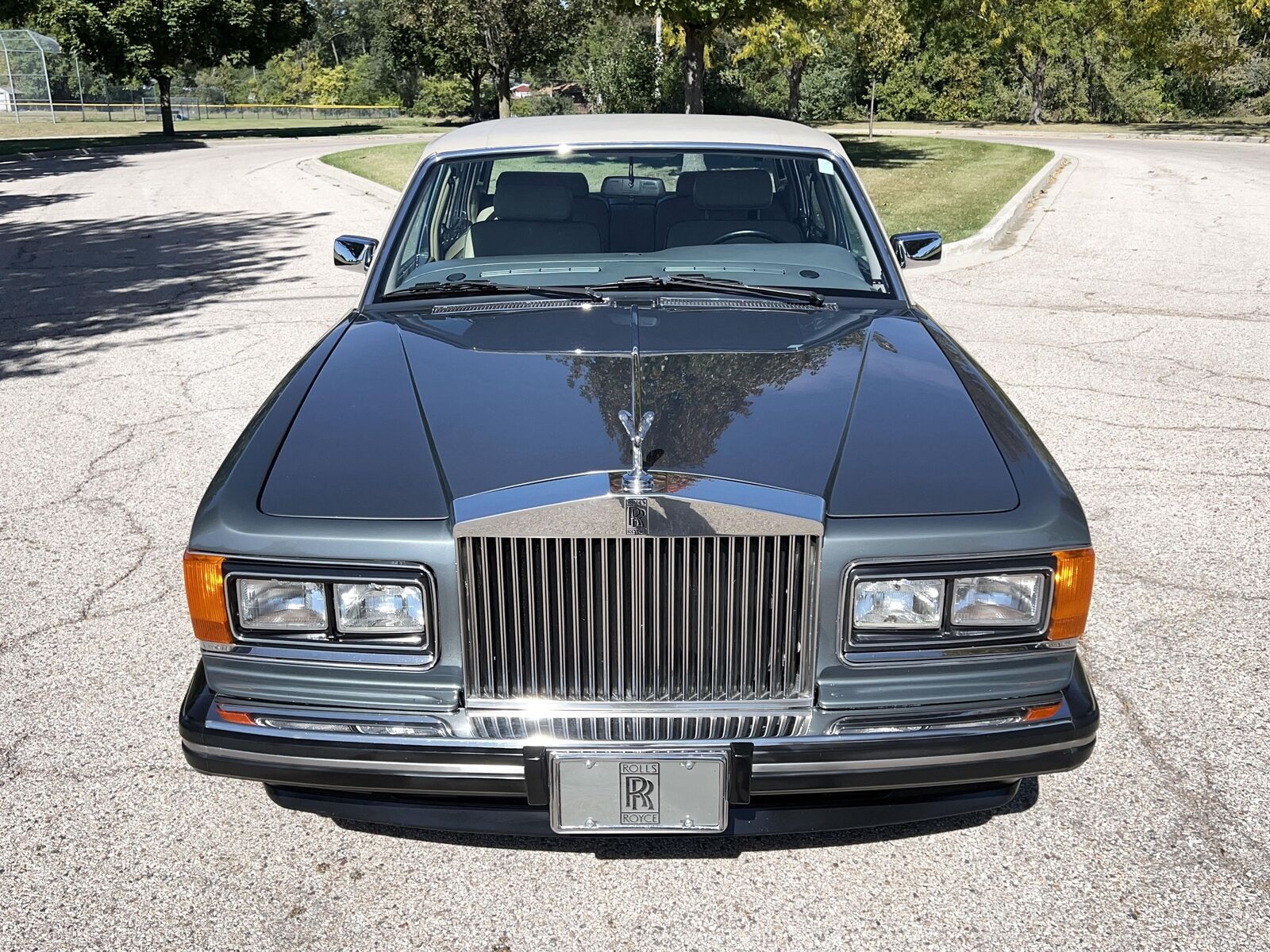 Rolls-Royce-Silver-SpiritSpurDawn-1990-Sedan-2