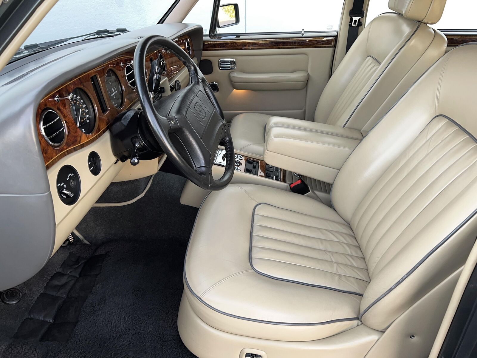 Rolls-Royce-Silver-SpiritSpurDawn-1990-Sedan-21