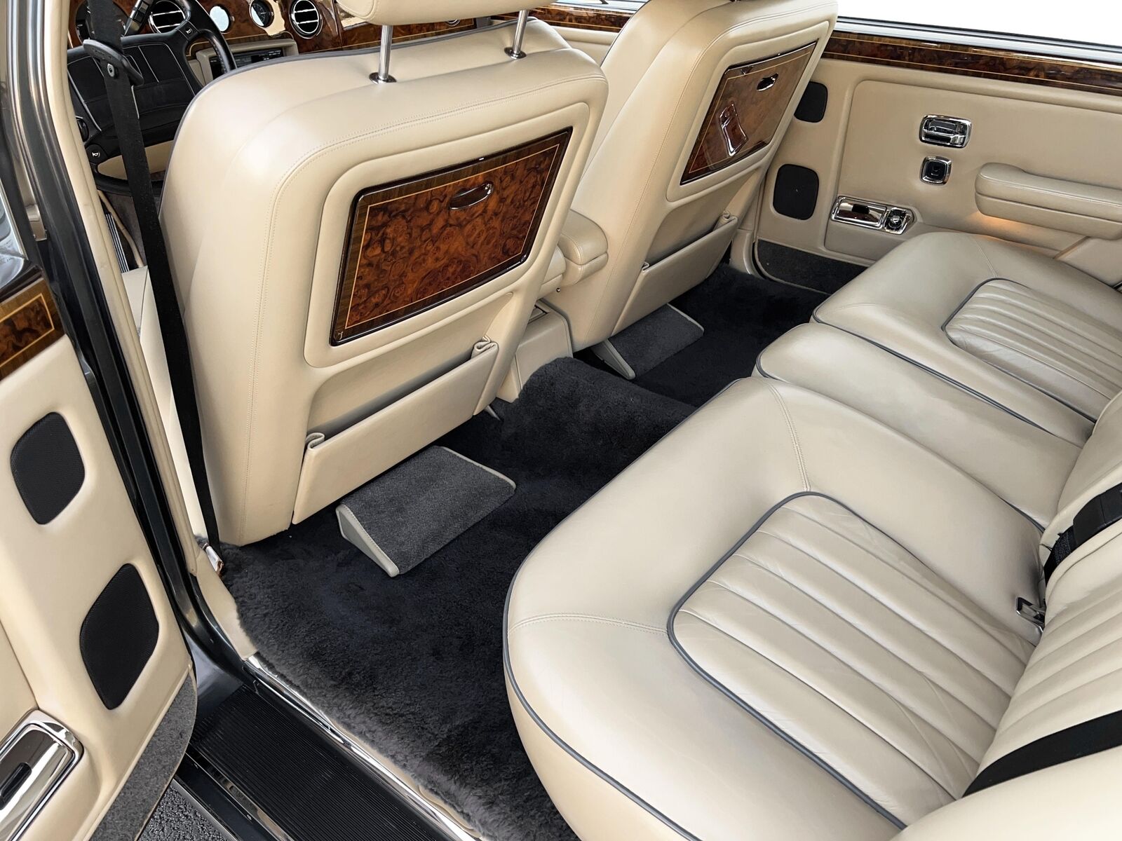 Rolls-Royce-Silver-SpiritSpurDawn-1990-Sedan-24