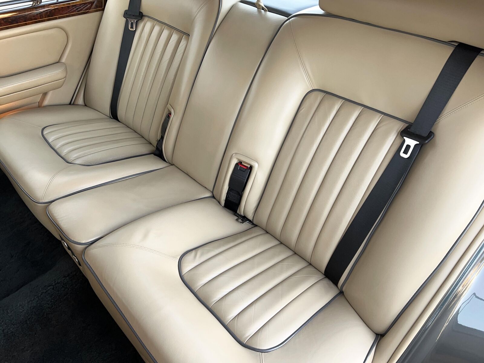 Rolls-Royce-Silver-SpiritSpurDawn-1990-Sedan-25