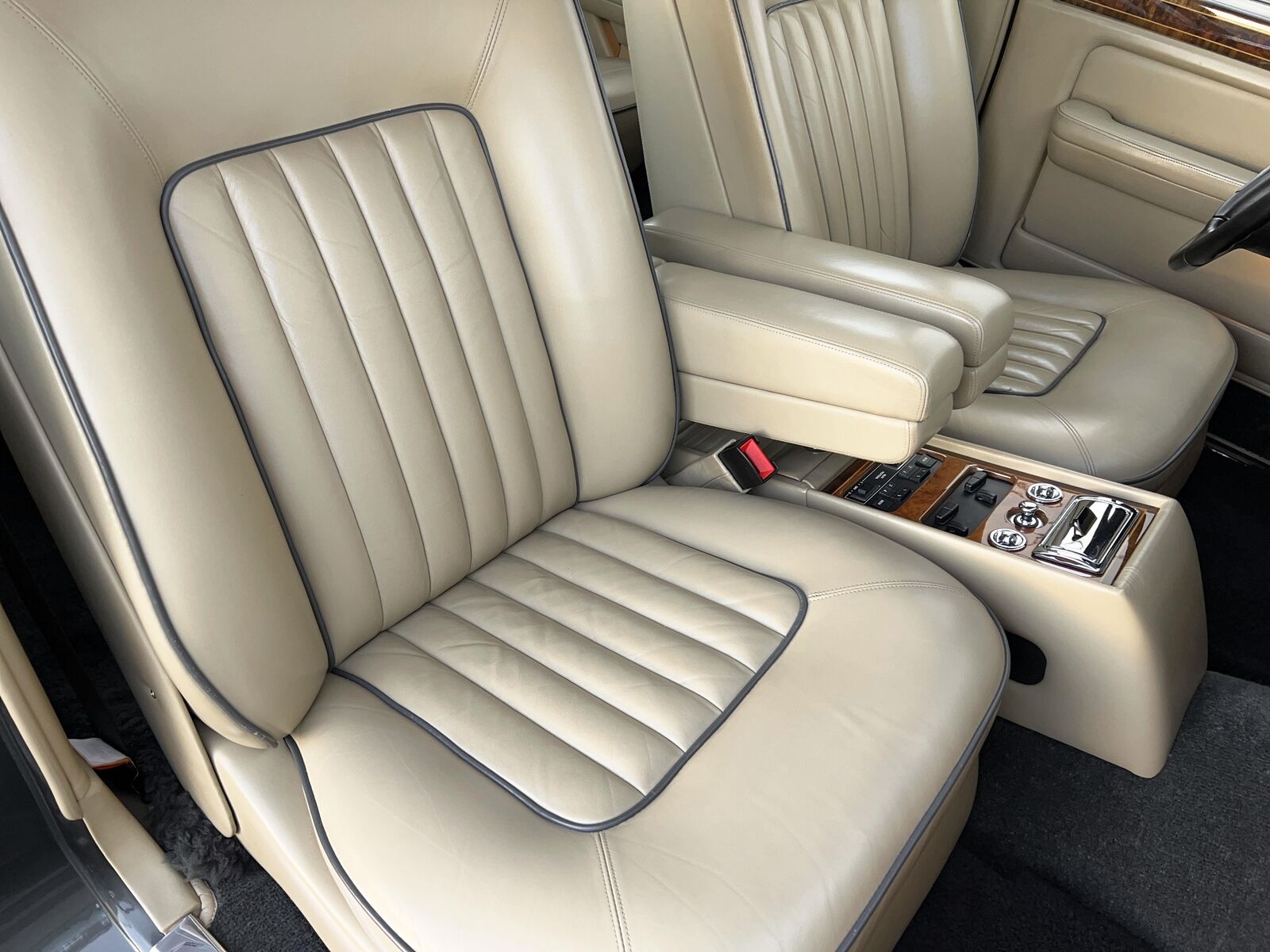 Rolls-Royce-Silver-SpiritSpurDawn-1990-Sedan-29