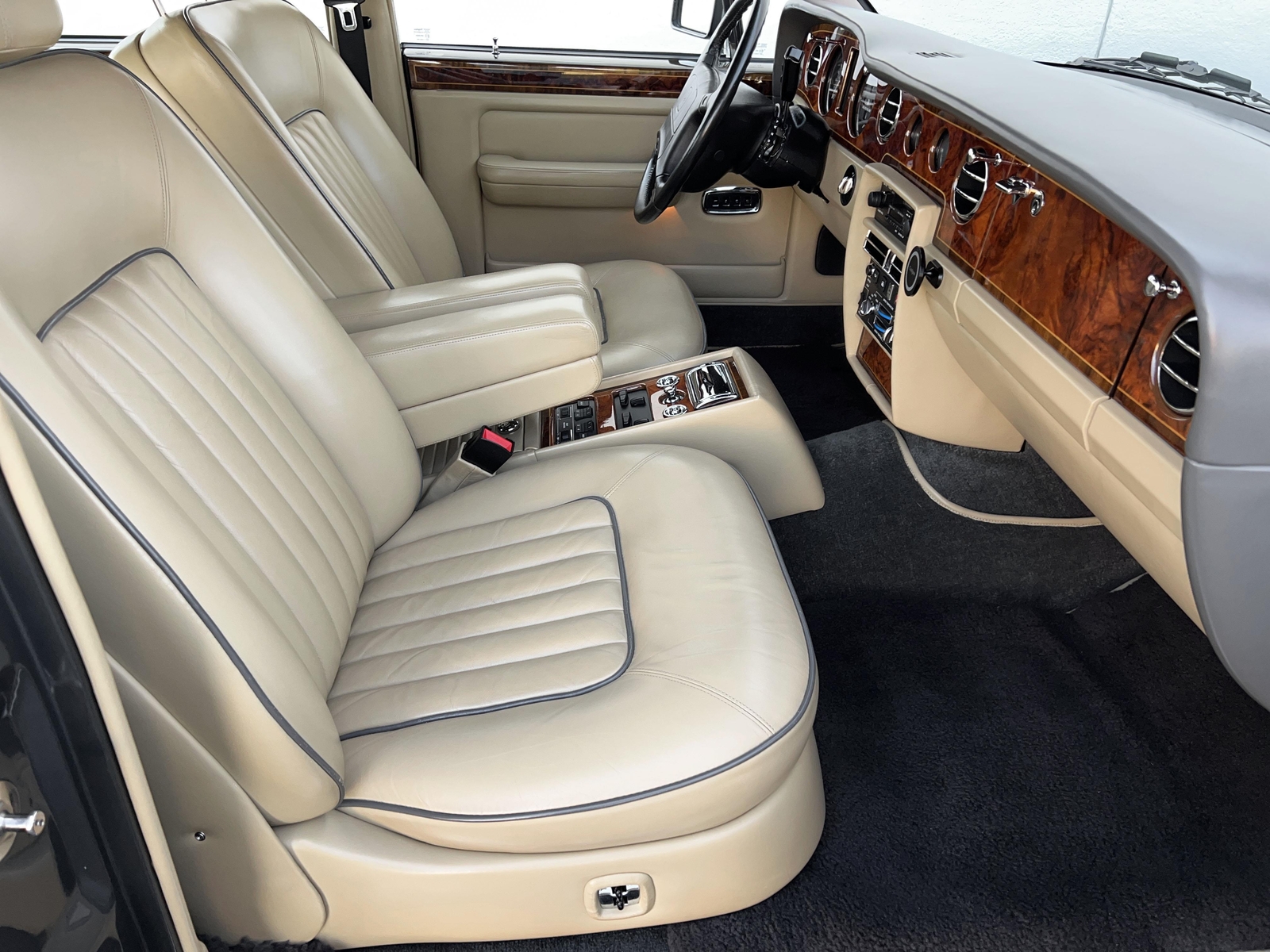 Rolls-Royce-Silver-SpiritSpurDawn-1990-Sedan-30