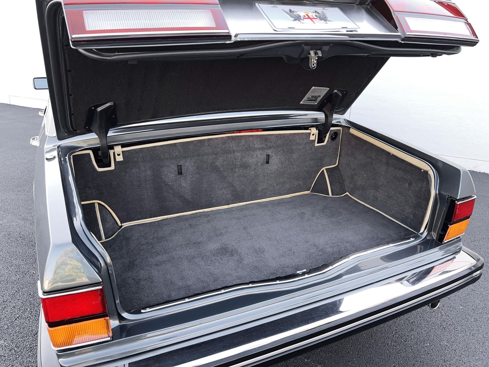 Rolls-Royce-Silver-SpiritSpurDawn-1990-Sedan-34