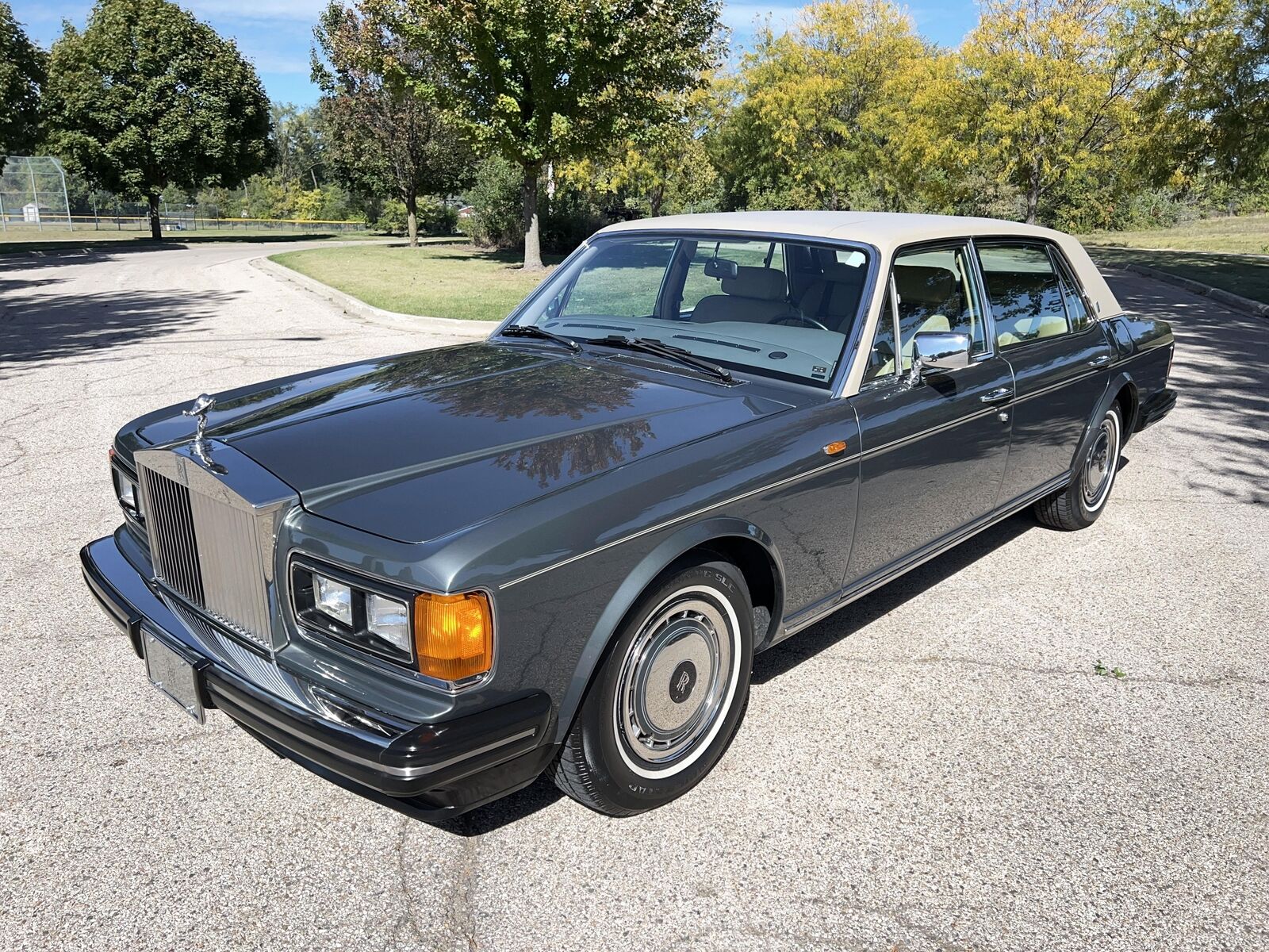 Rolls-Royce-Silver-SpiritSpurDawn-1990-Sedan-4